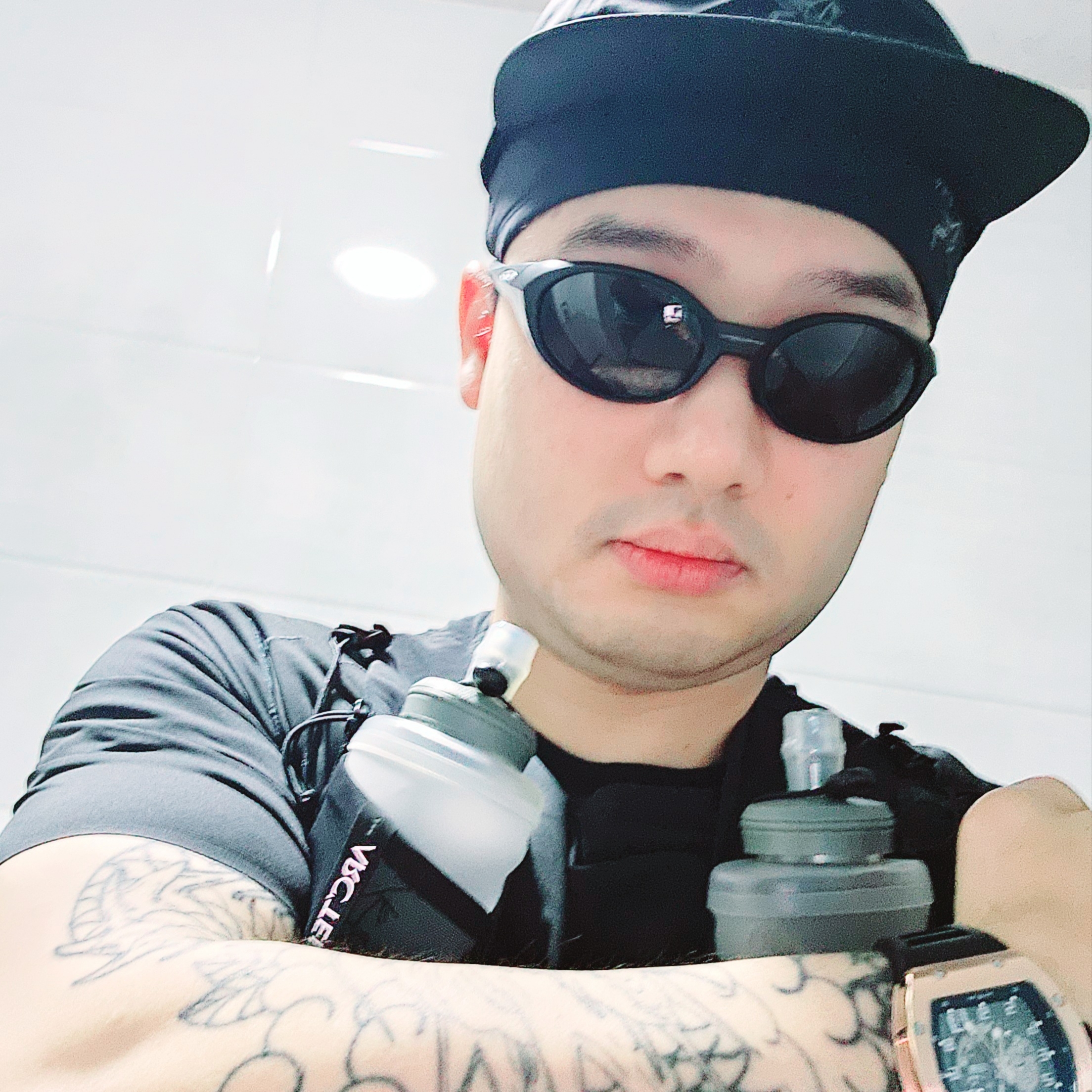 Arc'teryx Gore 5 Panel Cap Black, Oakley Eye Jacket Redux Matte Black Frame Prizm Grey Lenses High Bridge Fit 착용 스타일 - 2