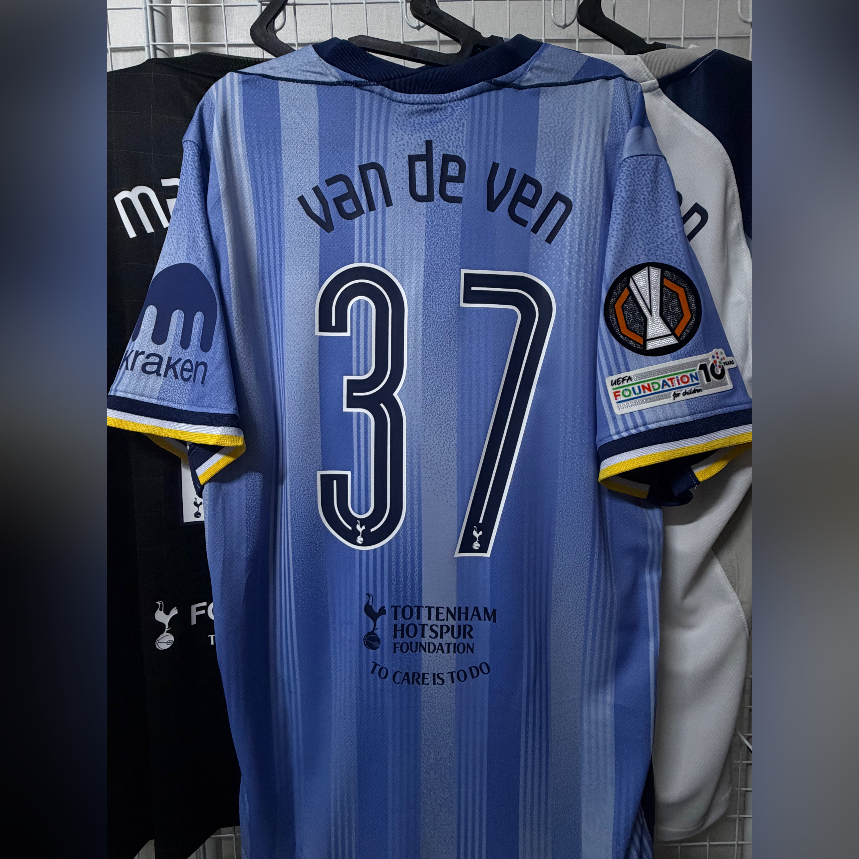 Nike Tottenham Hotspur 2024/25 Dri-Fit Stadium Away Jersey Cobalt Bliss (Non Marking Ver.) 착용 스타일