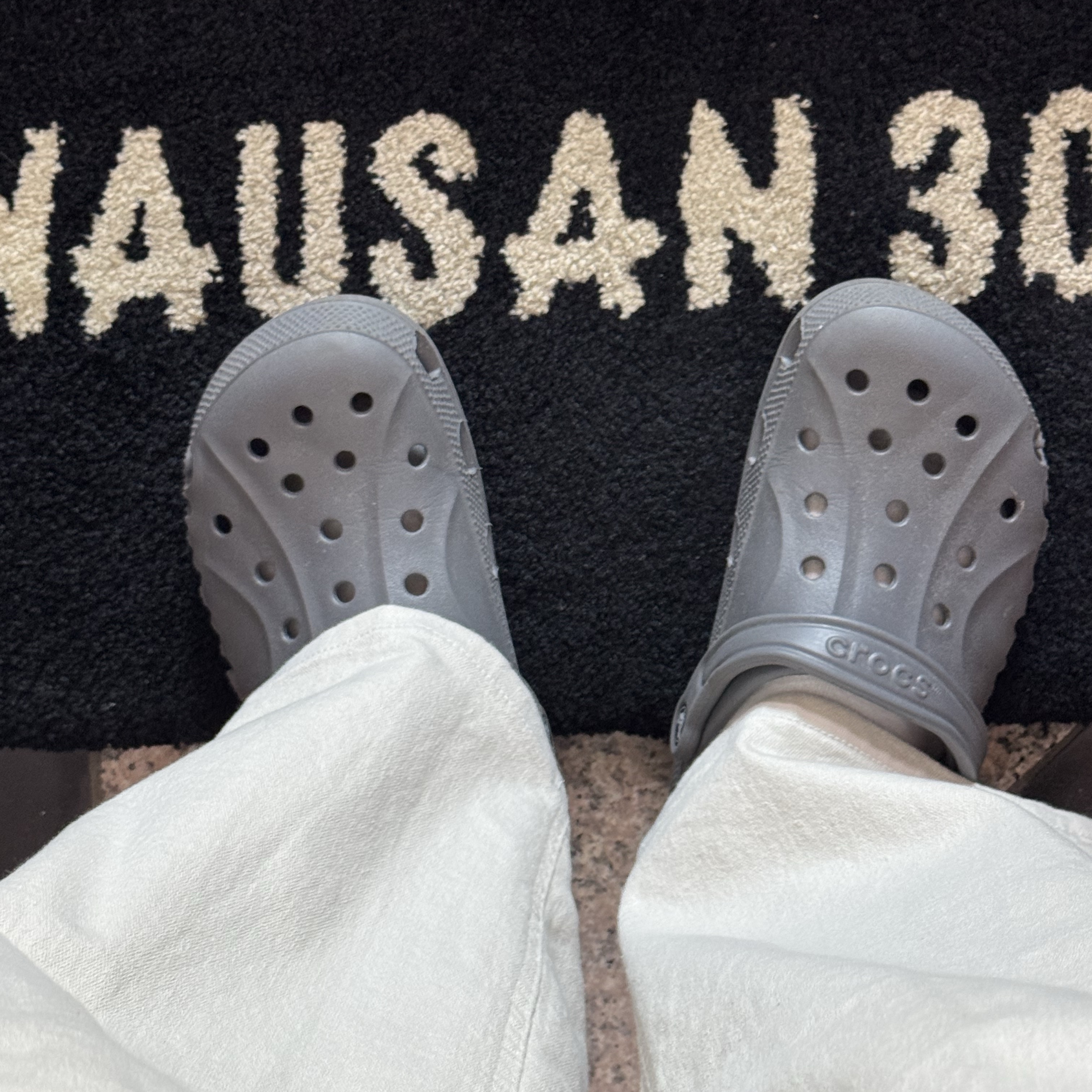 Crocs Classic Clog Slate Grey 착용 스타일