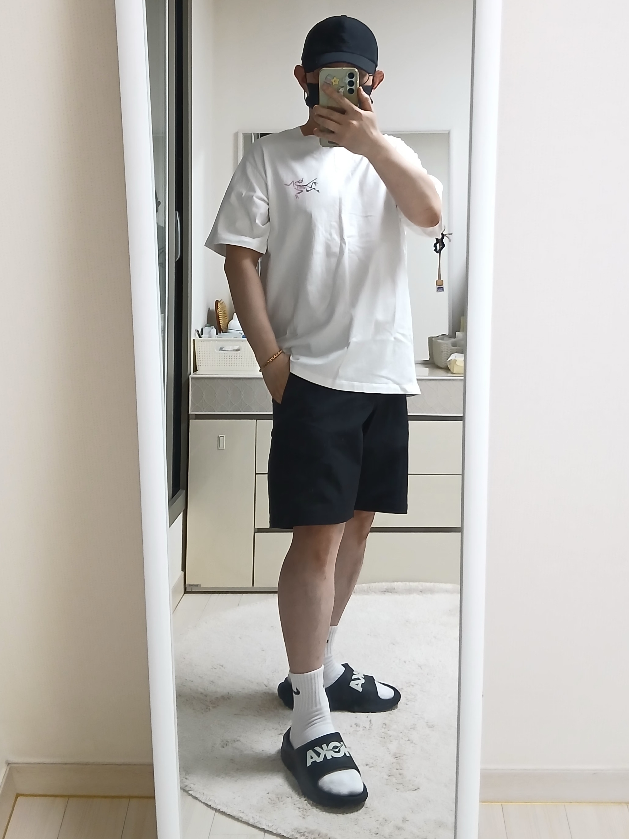 Arc'teryx Rampart Shorts 9 Inch Black, (W) Lululemon Fast and Free Ponytail Running Hat Black 착용 스타일 - 4