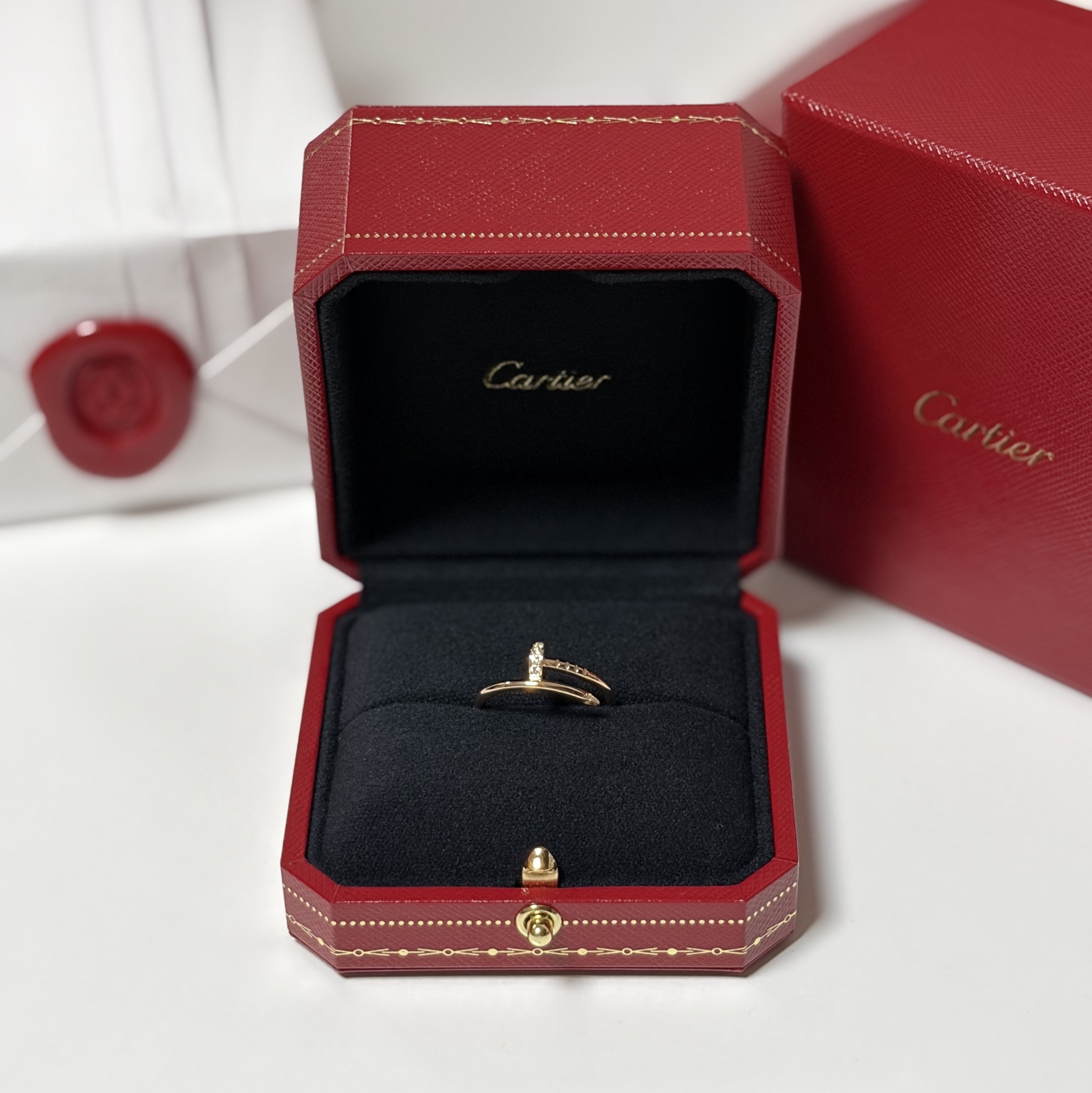 Cartier Juste un Clou Ring Small Pink Gold Diamonds 착용 스타일 - 1