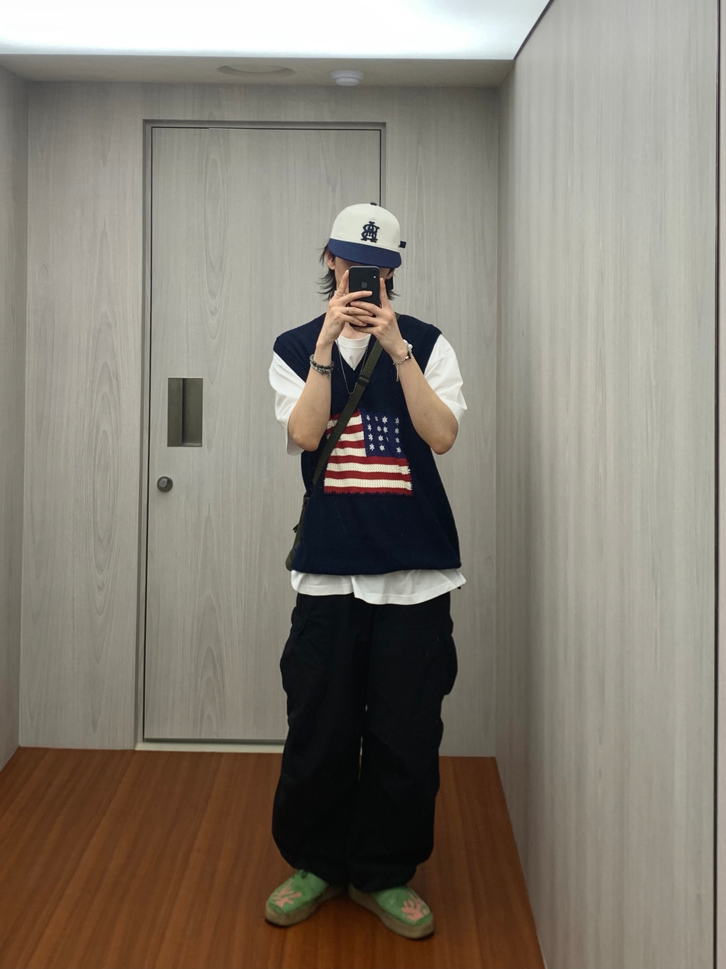 [KREAM 단독] About:Blank Raw Hem Check Shirt Gold - 26FW, [KREAM 단독] About:Blank Box Cap Navy Yellow - 26SS 착용 스타일 - 3