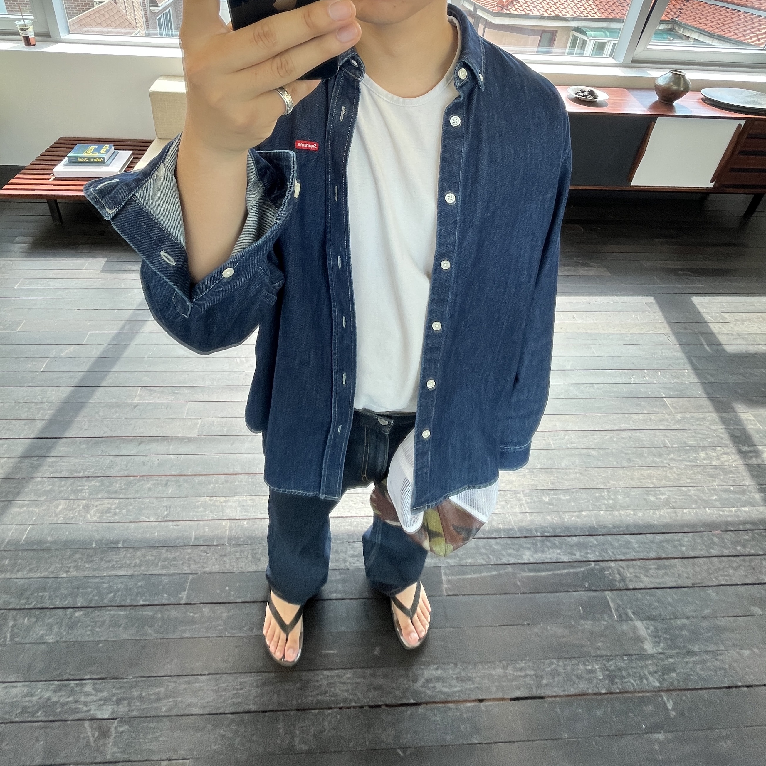 Supreme Small Box Denim Shirt Indigo - 25FW, Supreme Raffia Mesh Back 5-Panel Woodland Camo - 26SS 착용 스타일