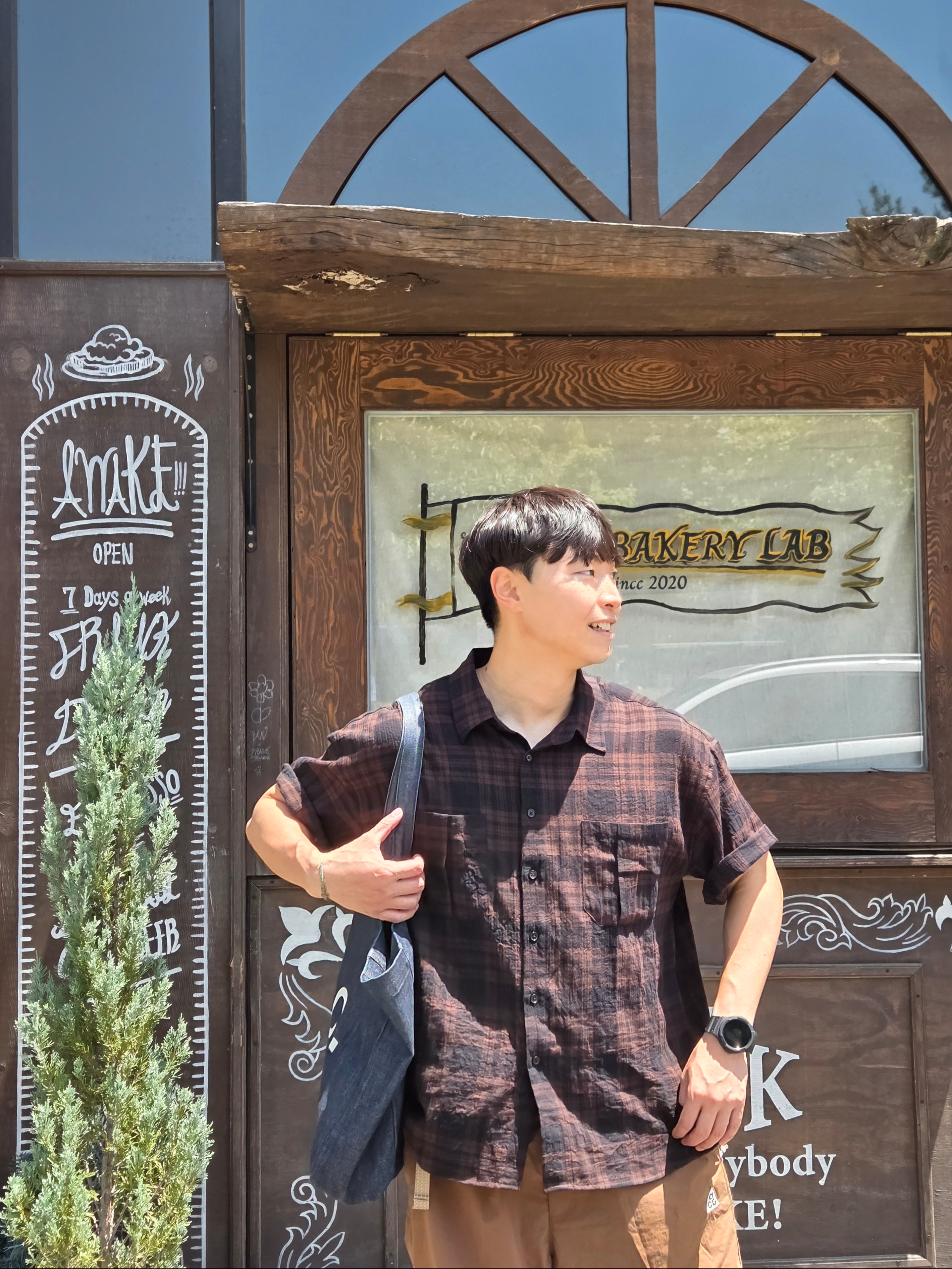 Nike ACG Orb Weaver UV Repel Oversized Shorts Mosswood Brown Parachute Beige - Asia, Supreme Pigment Coated Canvas S Logo 6-Panel Royal - 25FW 착용 스타일 - 9