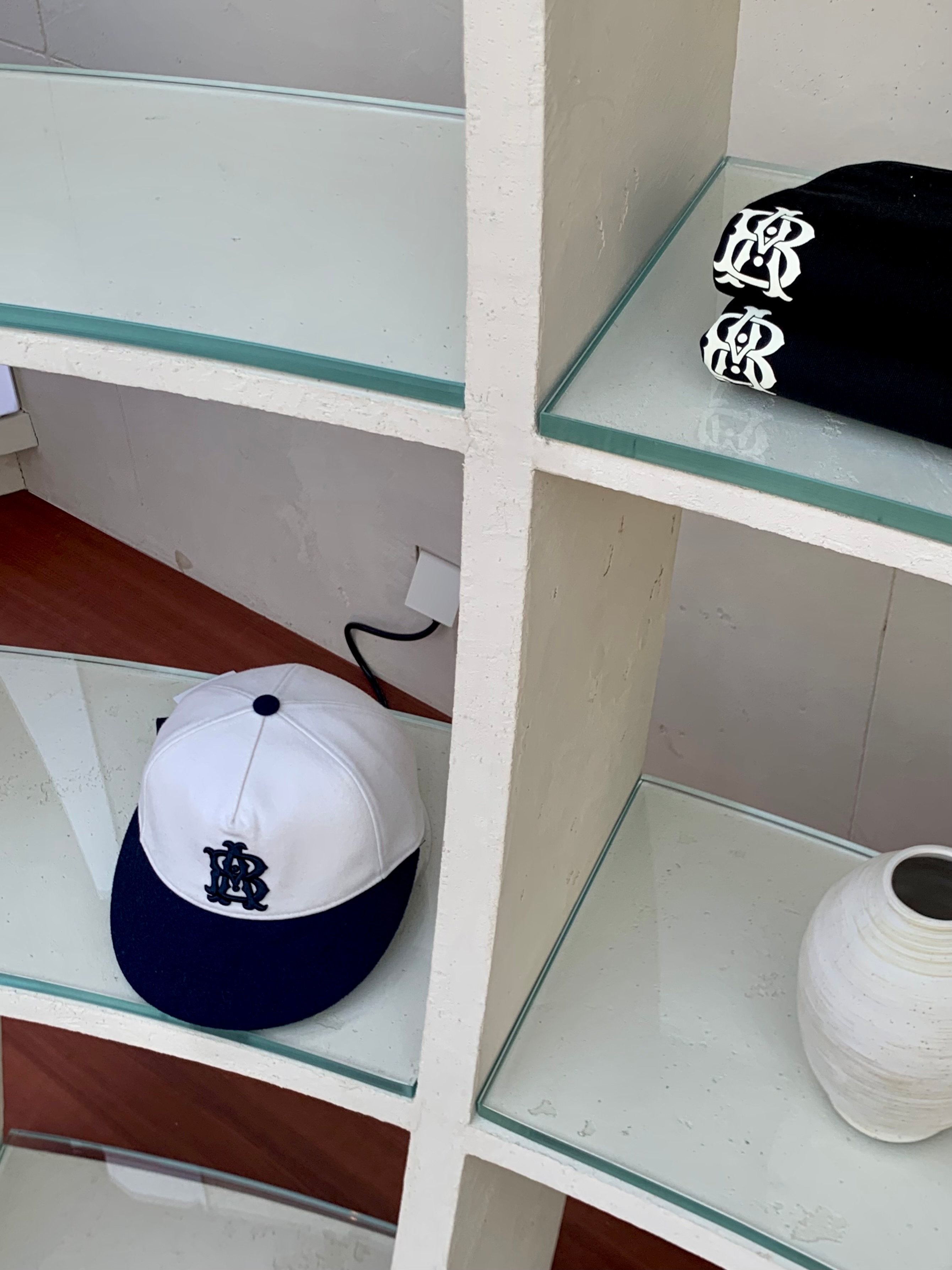 [KREAM 단독] About:Blank Raw Hem Check Shirt Gold - 26FW, [KREAM 단독] About:Blank Box Cap Navy Yellow - 26SS 착용 스타일 - 8