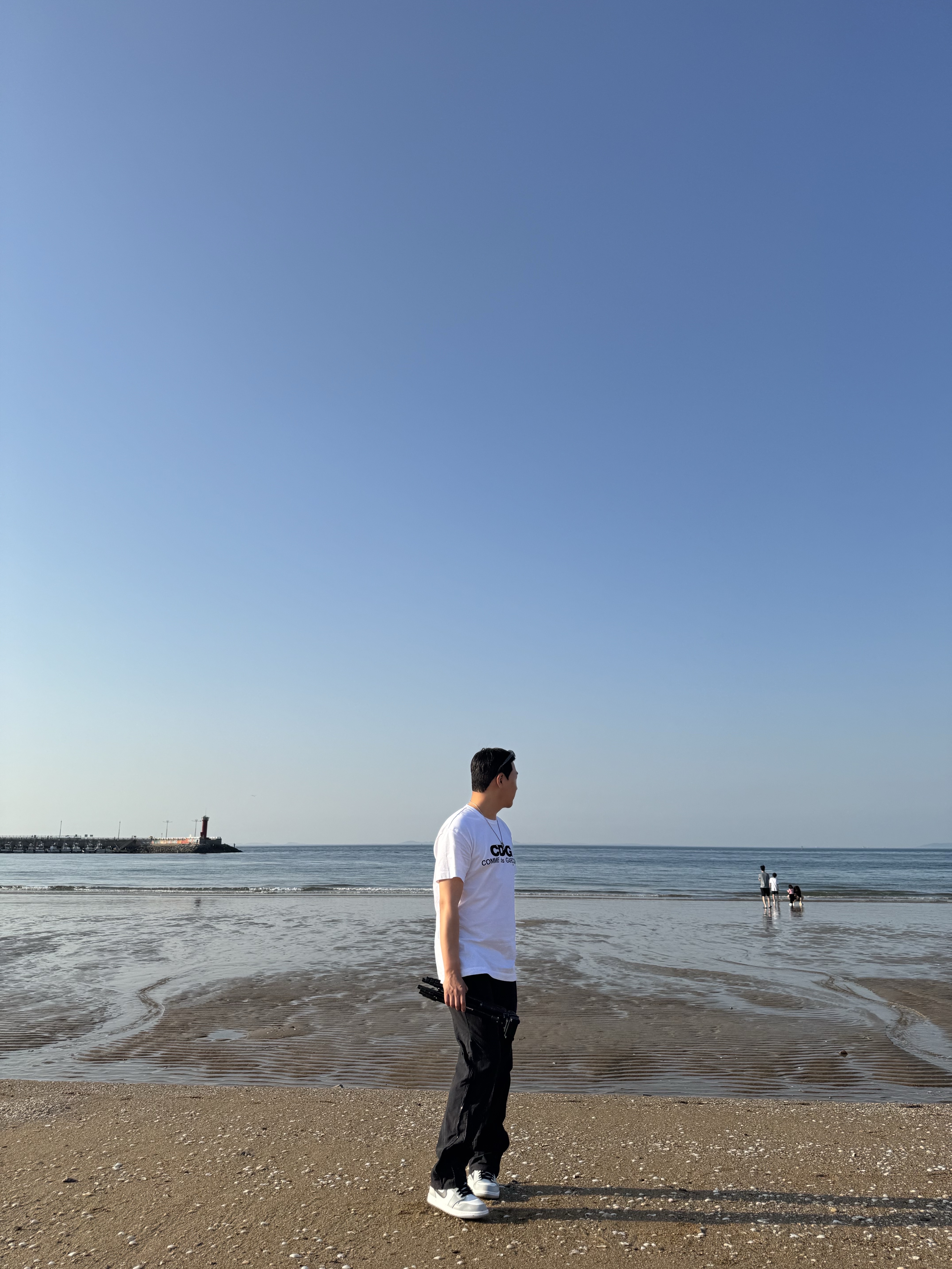 CDG Logo T-Shirt White, Jordan 1 Mid Light Smoke Grey 착용 스타일 - 6