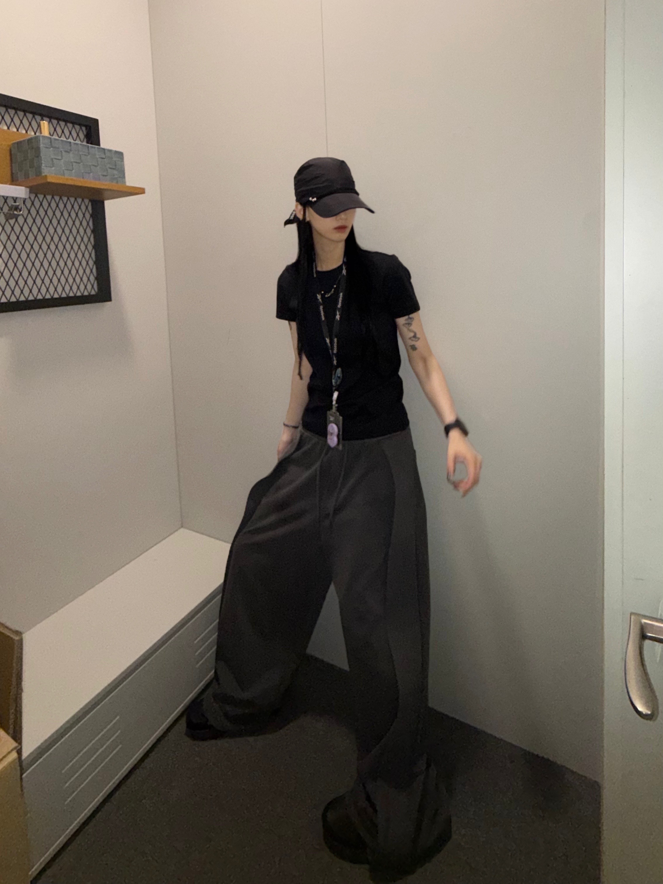 Reebok Oliwa Ten 1 Black, AJOBYAJO One Tuck Qulted Jersey Pants Charcoal 착용 스타일 - 1