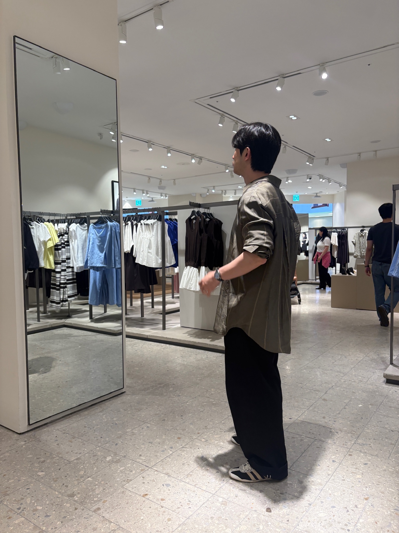 Zara x Willy Chavarria Cupro Jacquard Shirt Grey Green, Graphpaper Selvage Denim Belted Pants Black 착용 스타일 - 3