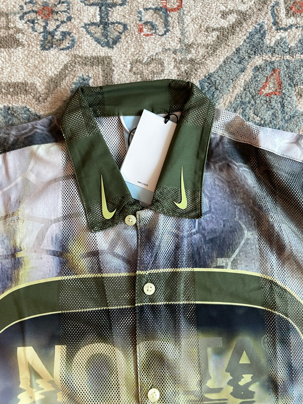 Nike x Drake Nocta Opal Tito Neeks Button Down Short Sleeve Top Pilgrim (FV1939-378) 착용 스타일 - 3