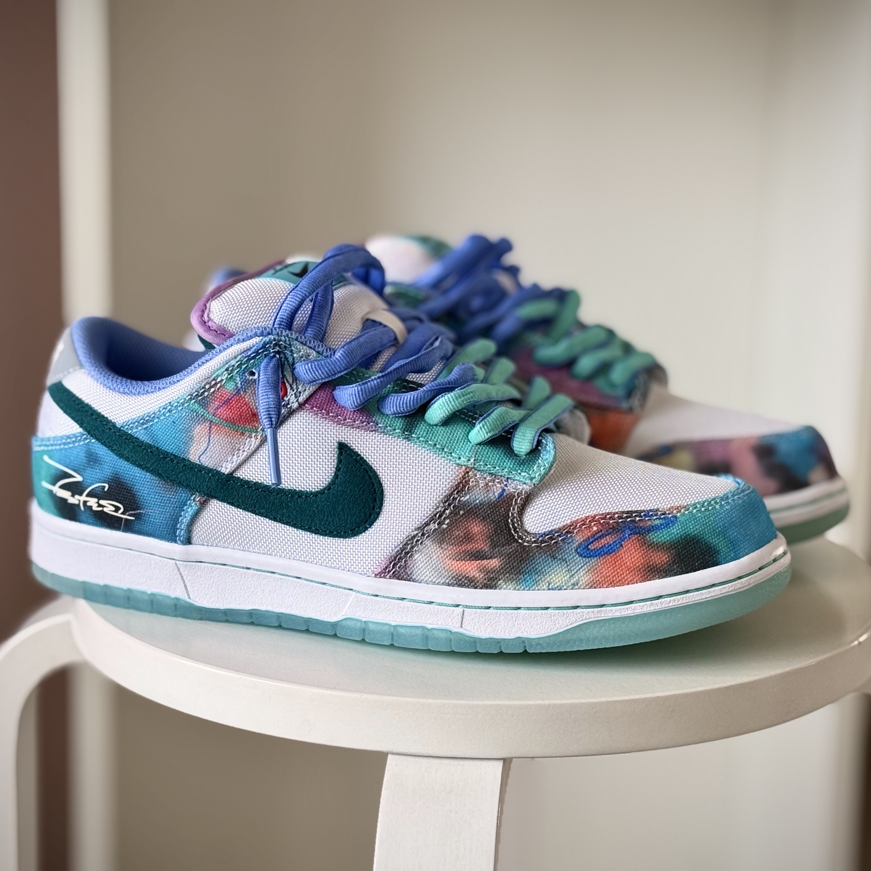 Nike x Futura Laboratories SB Dunk Low OG QS White and Geode Teal 착용 스타일 - 3