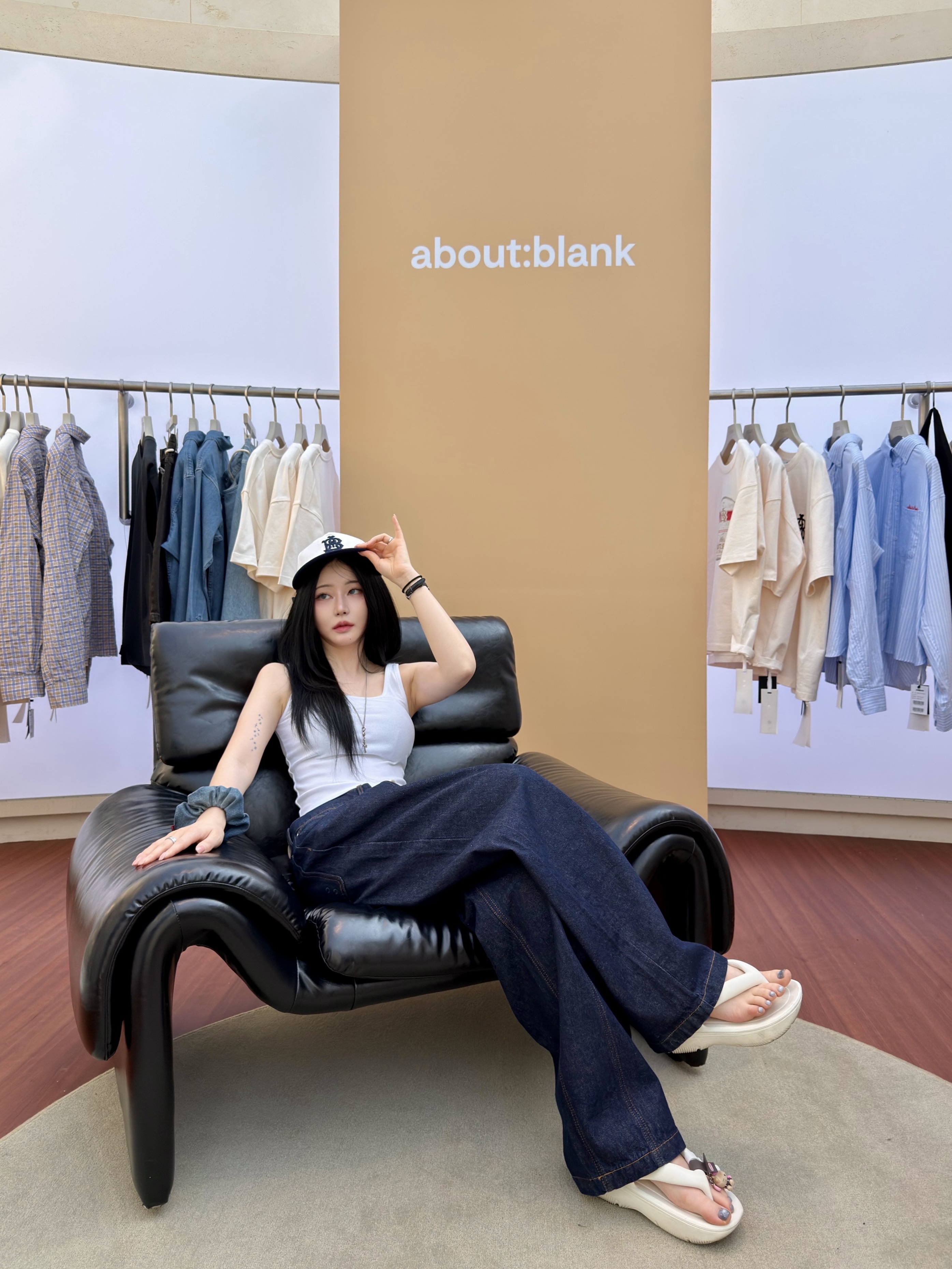 [KREAM 단독] About:Blank Wide Leg Felled Denim Raw Indigo - 26SS, [KREAM 단독] [재입고] About:Blank Monogram Contrast Cap Ecru Navy - 26SS 착용 스타일 - 5