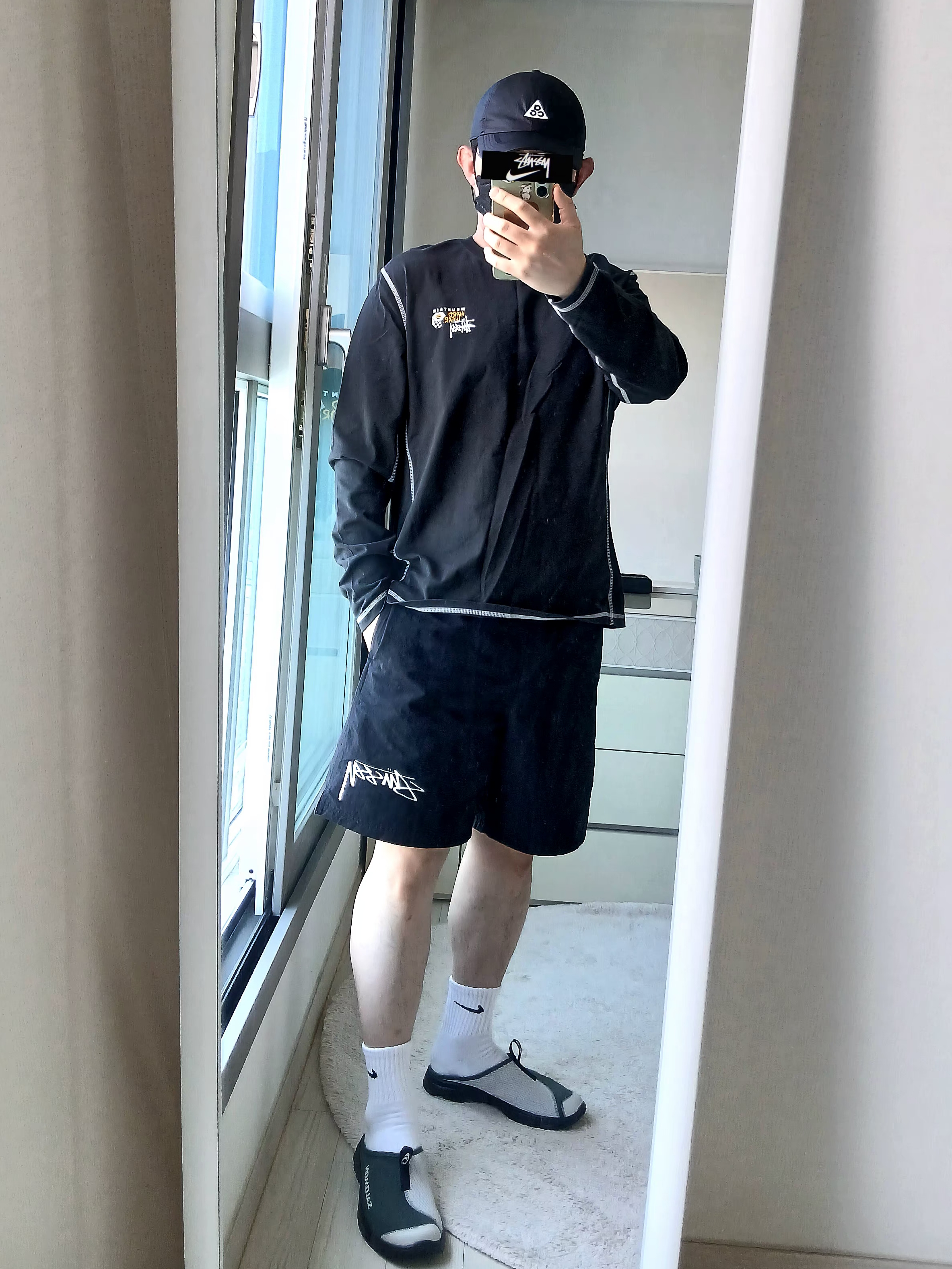 Nike ACG Trail Cap Black, Stussy x Mountain Hardwear LS T-Shirt Stealth Grey 착용 스타일 - 1