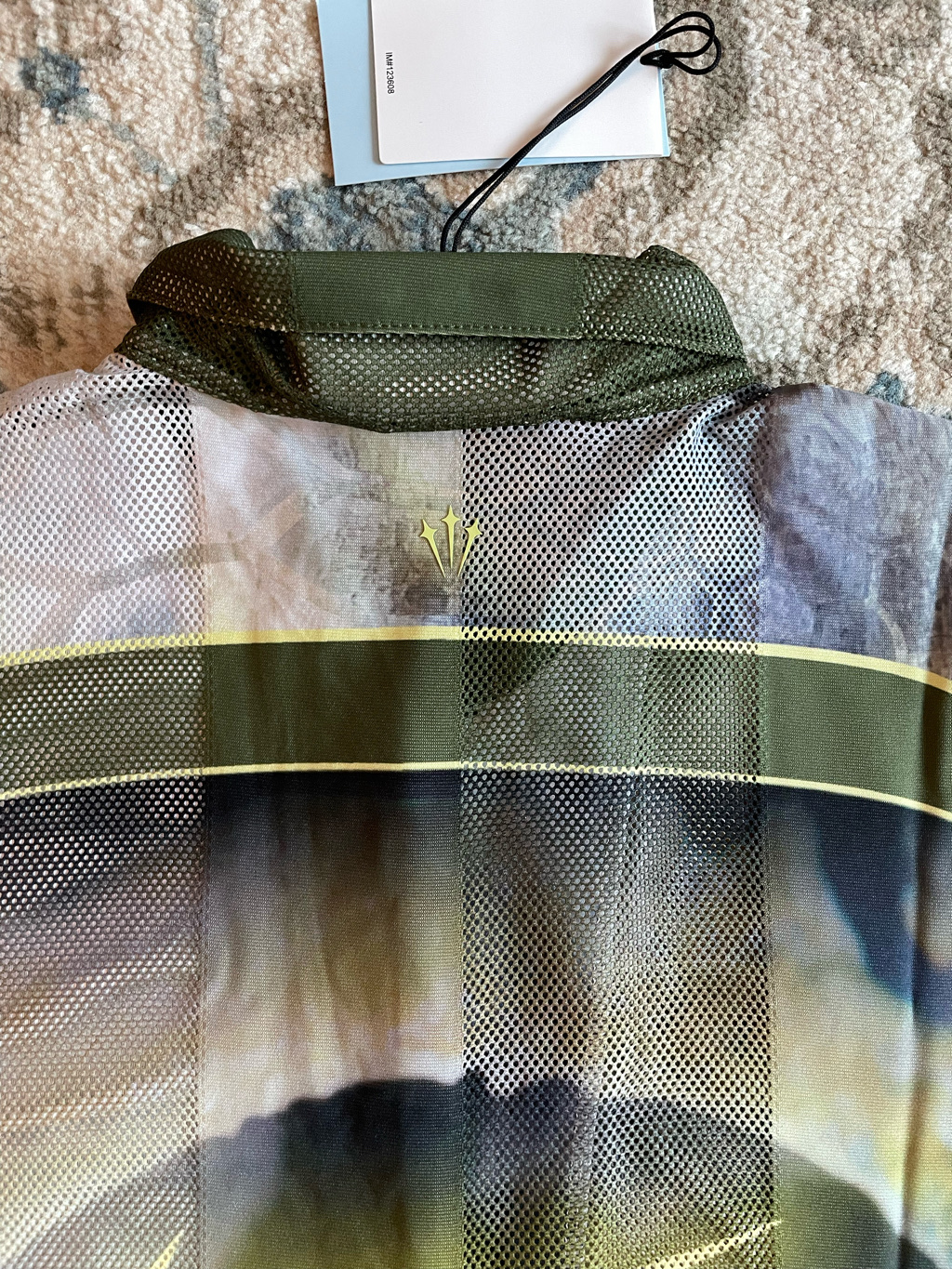 Nike x Drake Nocta Opal Tito Neeks Button Down Short Sleeve Top Pilgrim (FV1939-378) 착용 스타일 - 7