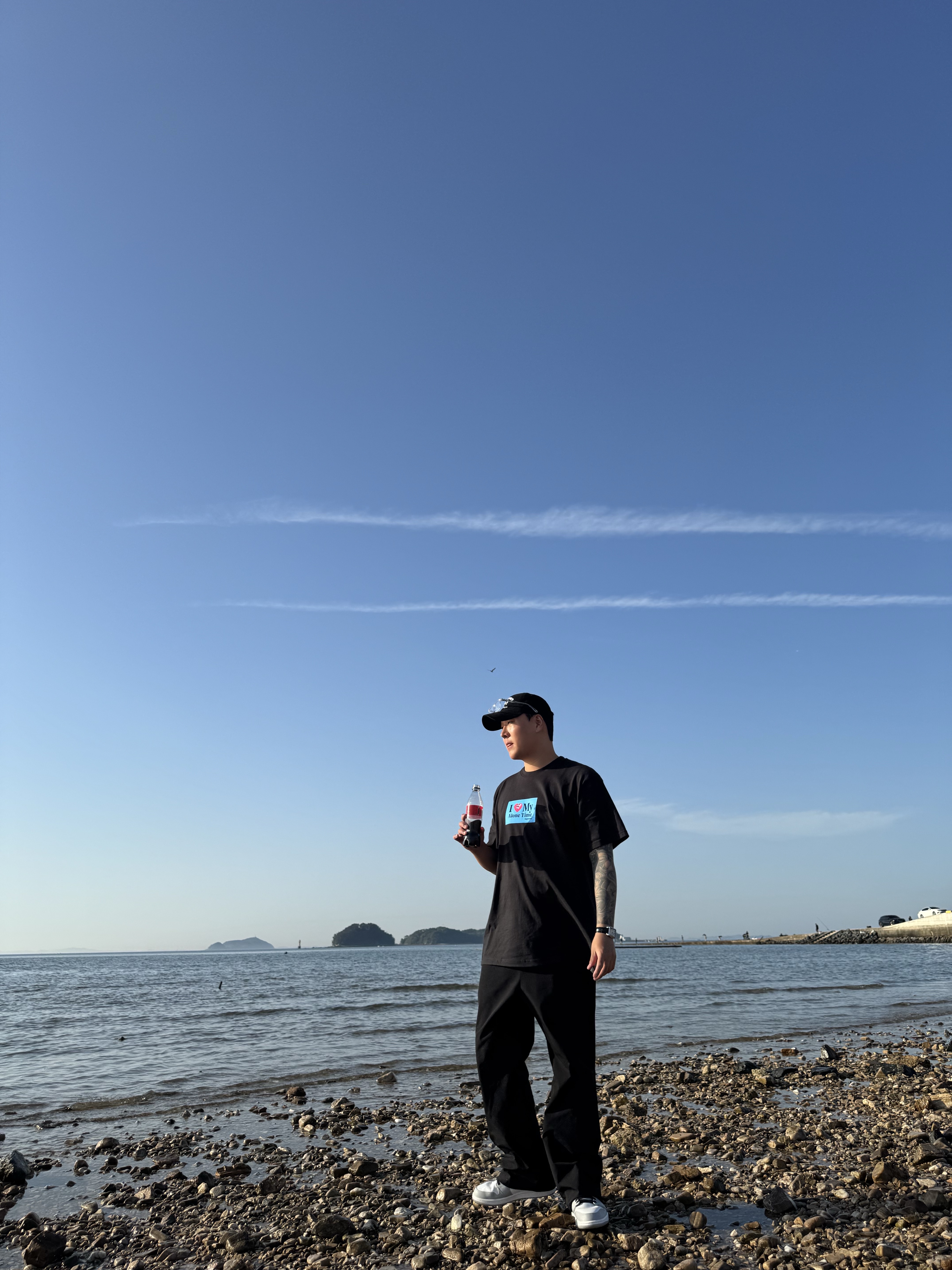 Supreme Alone Time T-Shirt Black - 26SS, Jordan 1 Mid Light Smoke Grey 착용 스타일 - 4