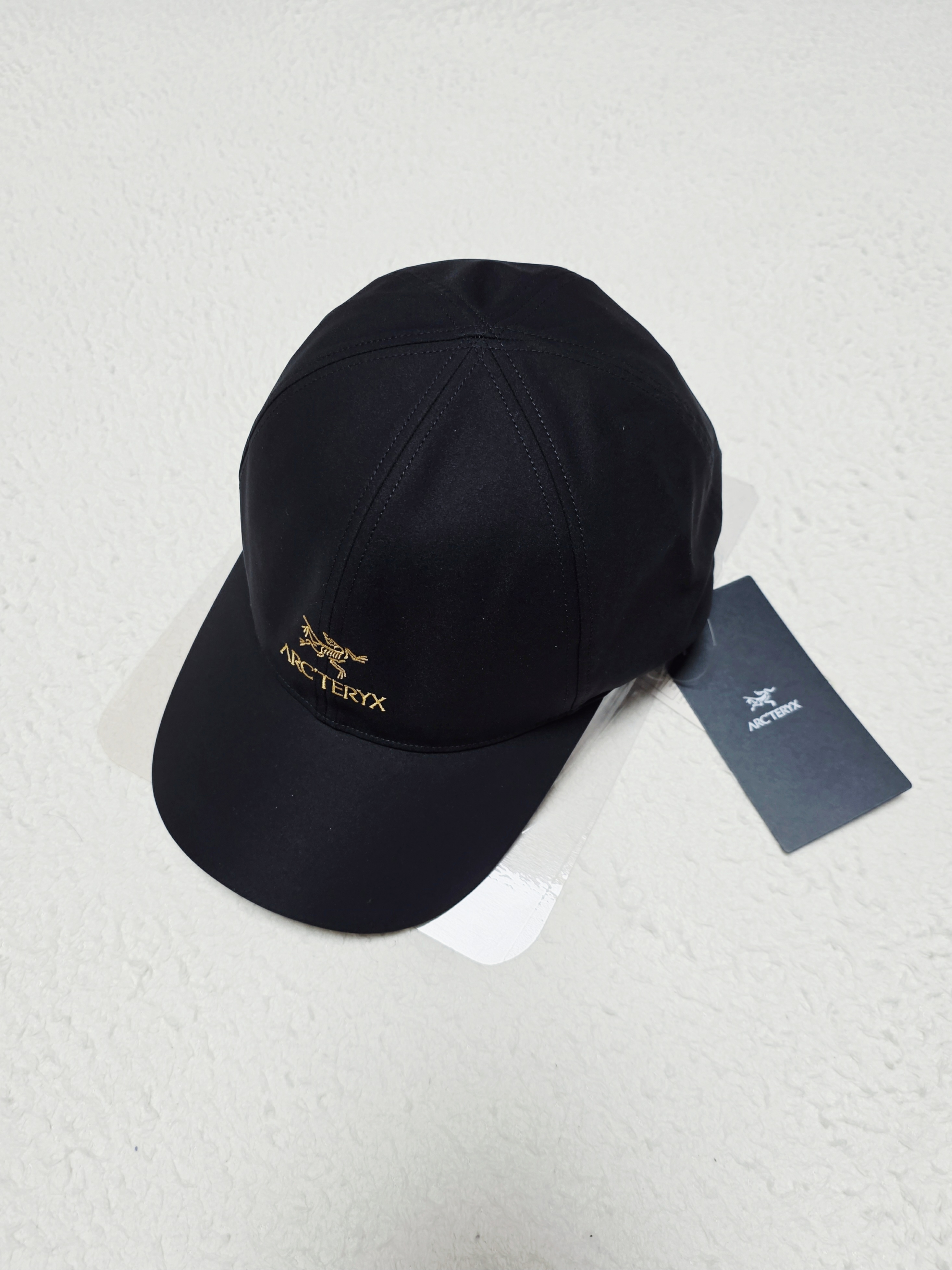 Arc'teryx Bird Word Cap 24K Black 착용 스타일 - 2