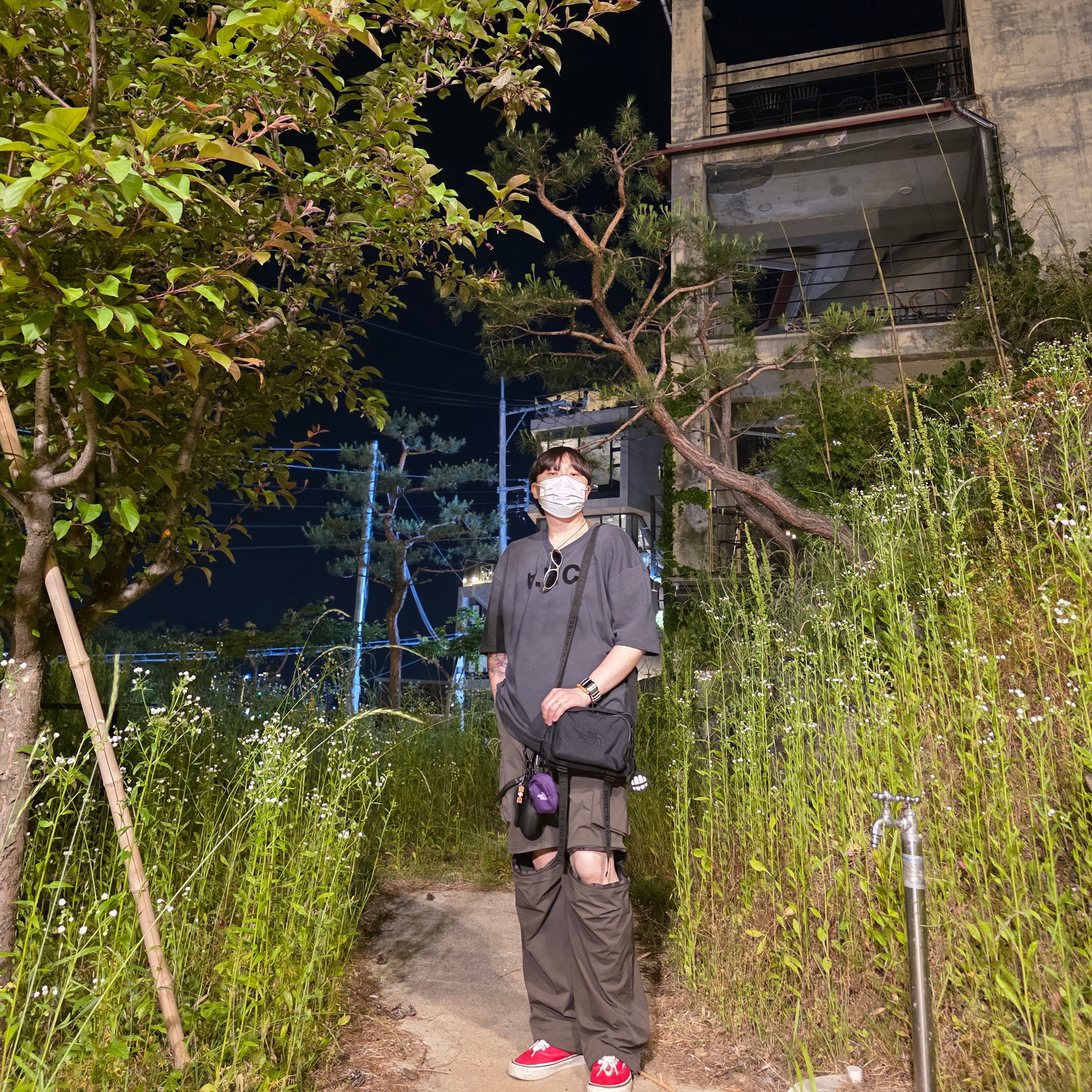 The North Face Purple Label Cordura Nylon Shoulder Bag Black, Montbell Trekking Glasses Silver Metallic Light Grey 착용 스타일 - 3