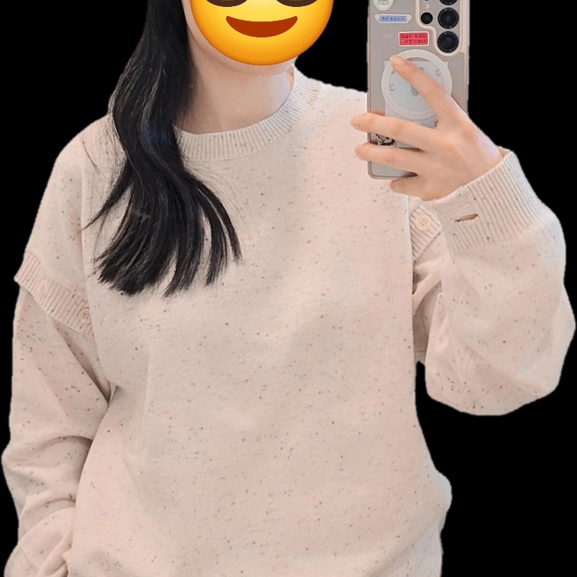 MILLO WOMEN Button Damage Knit Top Ecru 착용 스타일 - 3