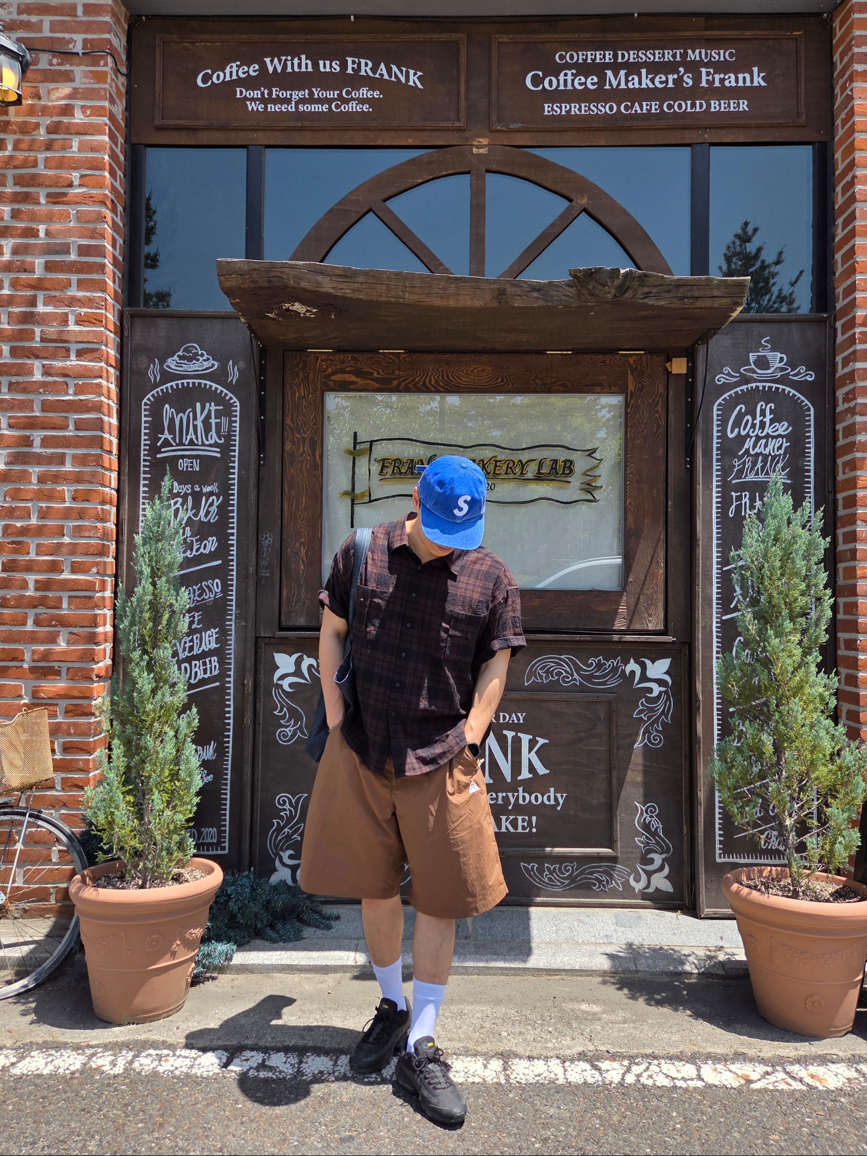 Nike ACG Orb Weaver UV Repel Oversized Shorts Mosswood Brown Parachute Beige - Asia, Supreme Pigment Coated Canvas S Logo 6-Panel Royal - 25FW 착용 스타일 - 2