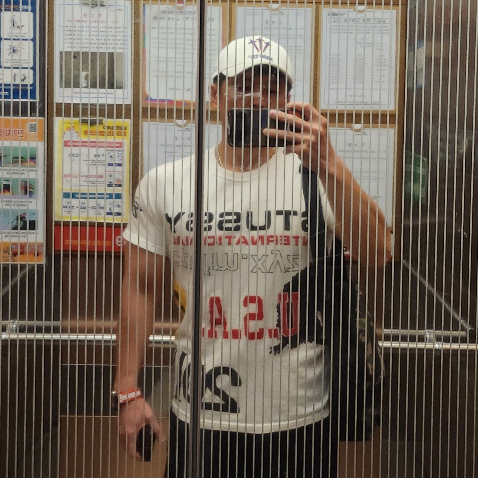 Nike x Drake Nocta NRG LU L91 Cap White, Stussy x Cactus Plant Flea Market USA 2019 T-Shirt White 착용 스타일 - 3