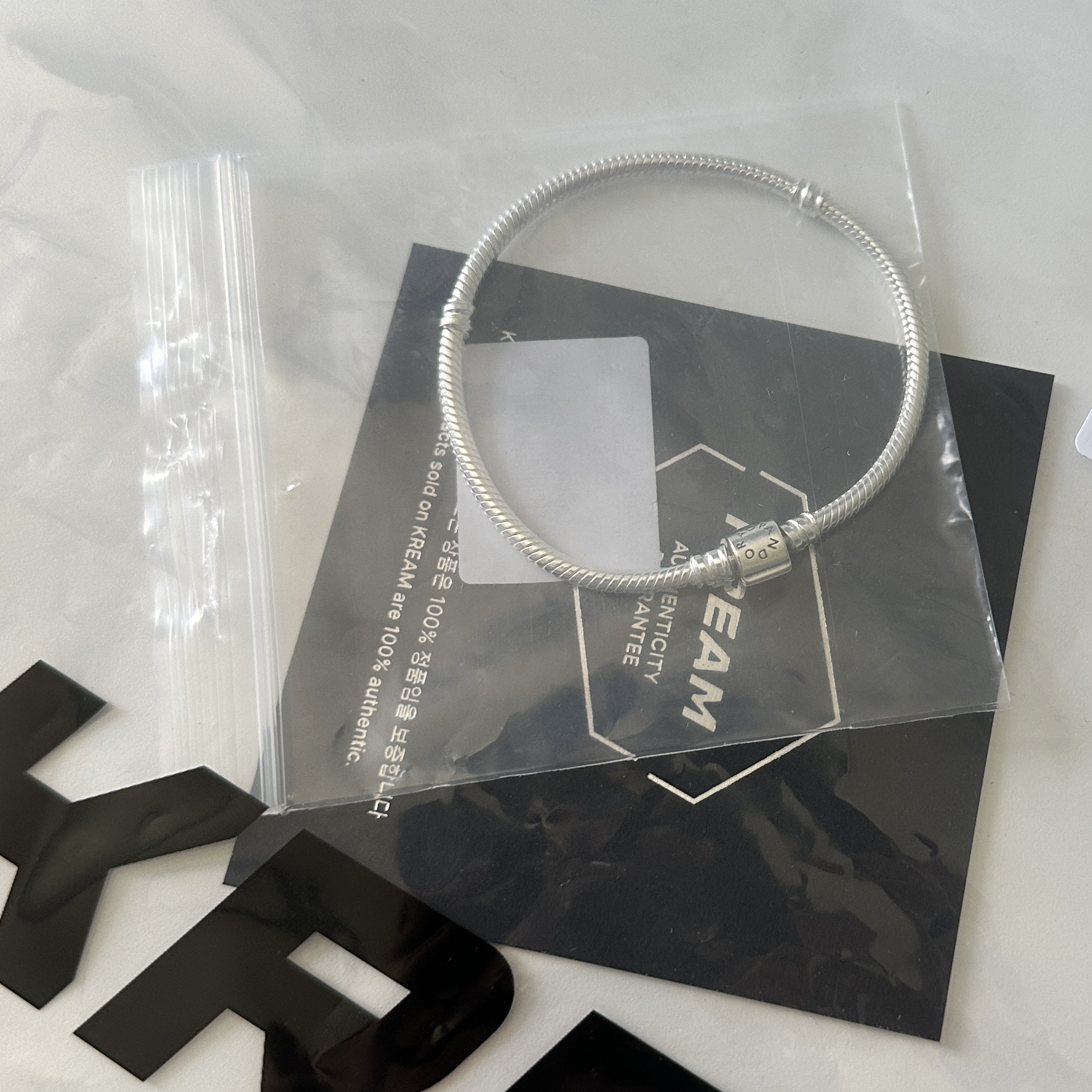 (W) Pandora Moments Barrel Clasp Snake Chain Bracelet Sterling Silver 착용 스타일