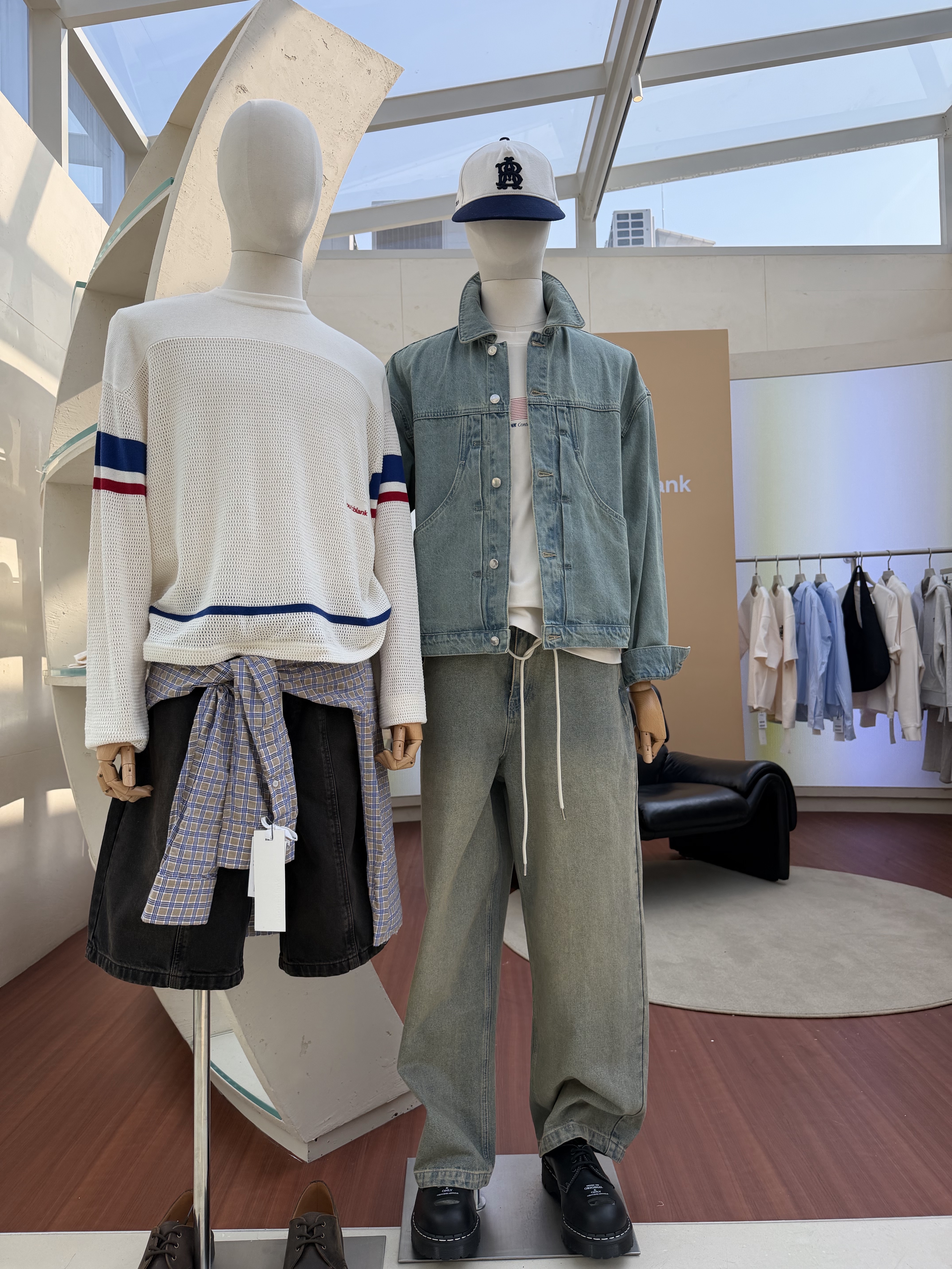 [KREAM 단독] About:Blank Wide Leg Felled Denim Raw Indigo - 26SS, [KREAM 단독] [재입고] About:Blank Monogram Contrast Cap Ecru Navy - 26SS 착용 스타일 - 3