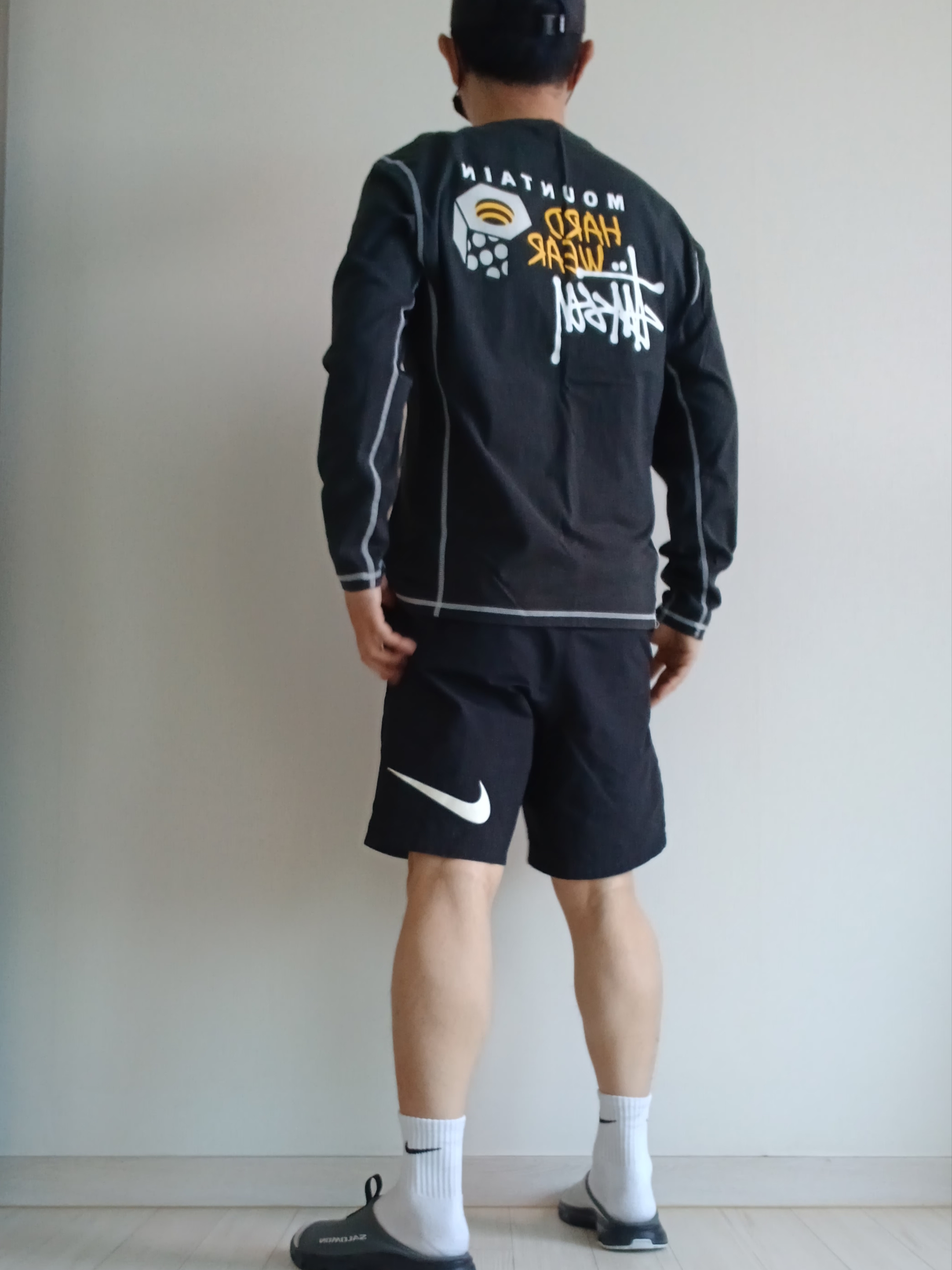 Nike ACG Trail Cap Black, Stussy x Mountain Hardwear LS T-Shirt Stealth Grey 착용 스타일 - 5
