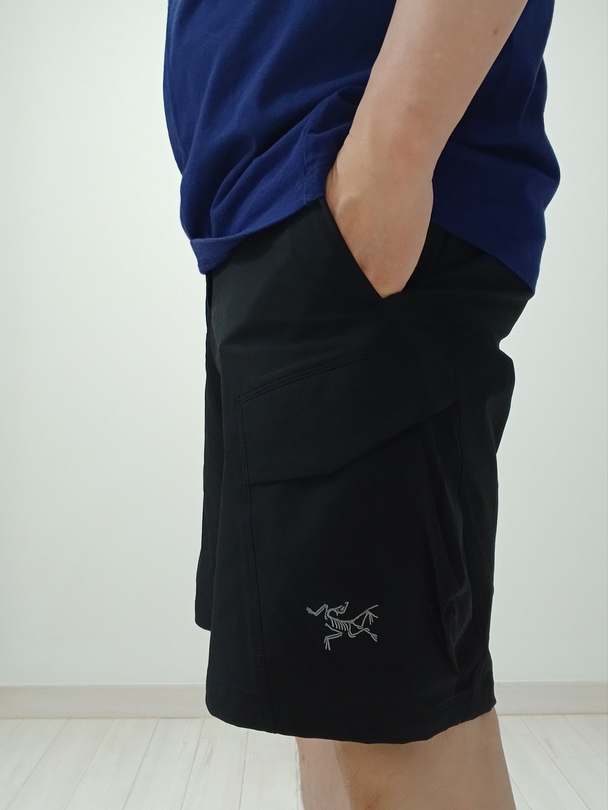 Arc'teryx Kragg Cotton Logo SS T-Shirt Soulsonic Dynasty, Arc'teryx Rampart Shorts 9 Inch Black 착용 스타일 - 4