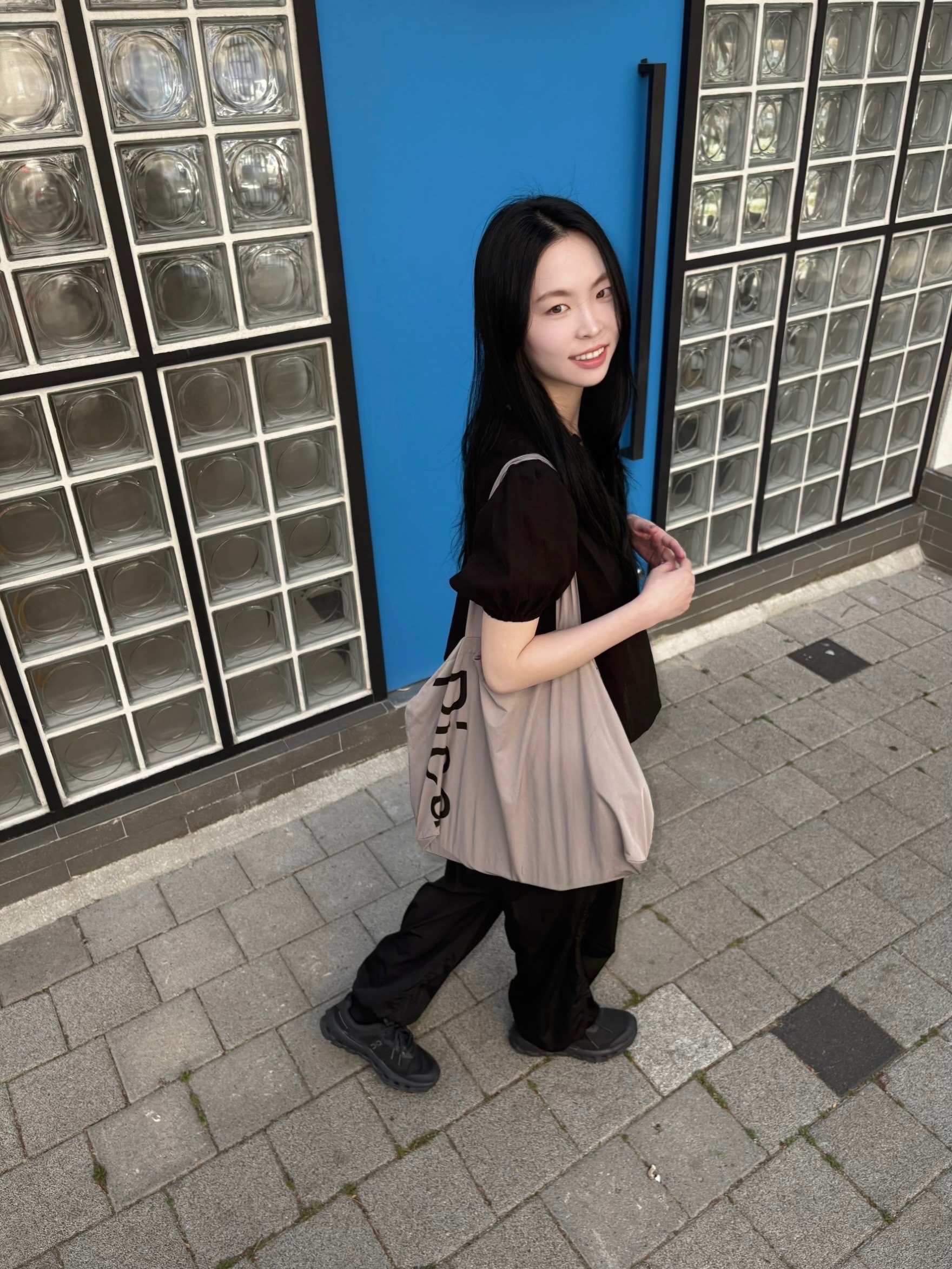 Norda 001/A Stealth Black, On Running Cloudvista 2 Black 착용 스타일 - 5