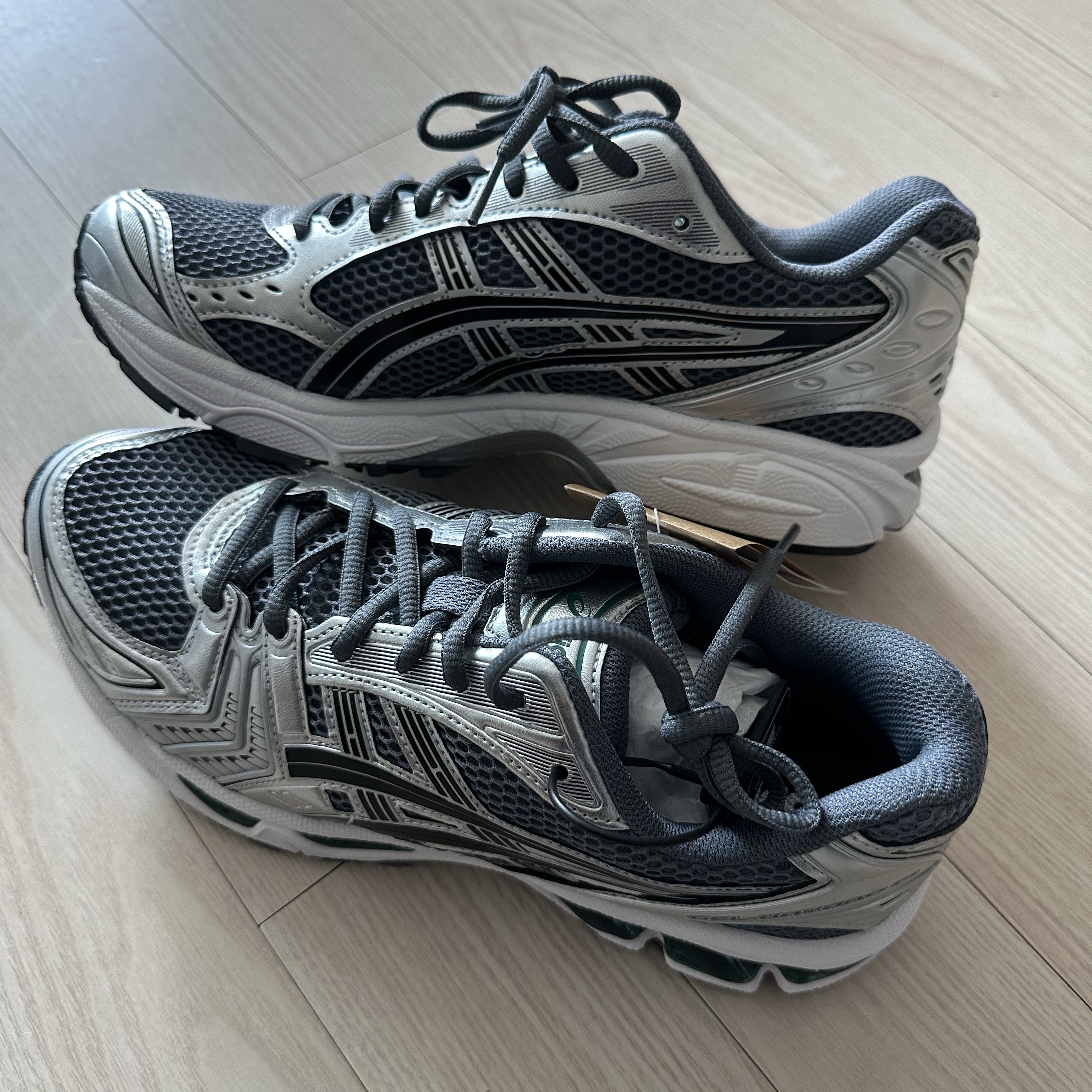 Asics Gel-Kayano 14 Metropolis Jasper Green 착용 스타일