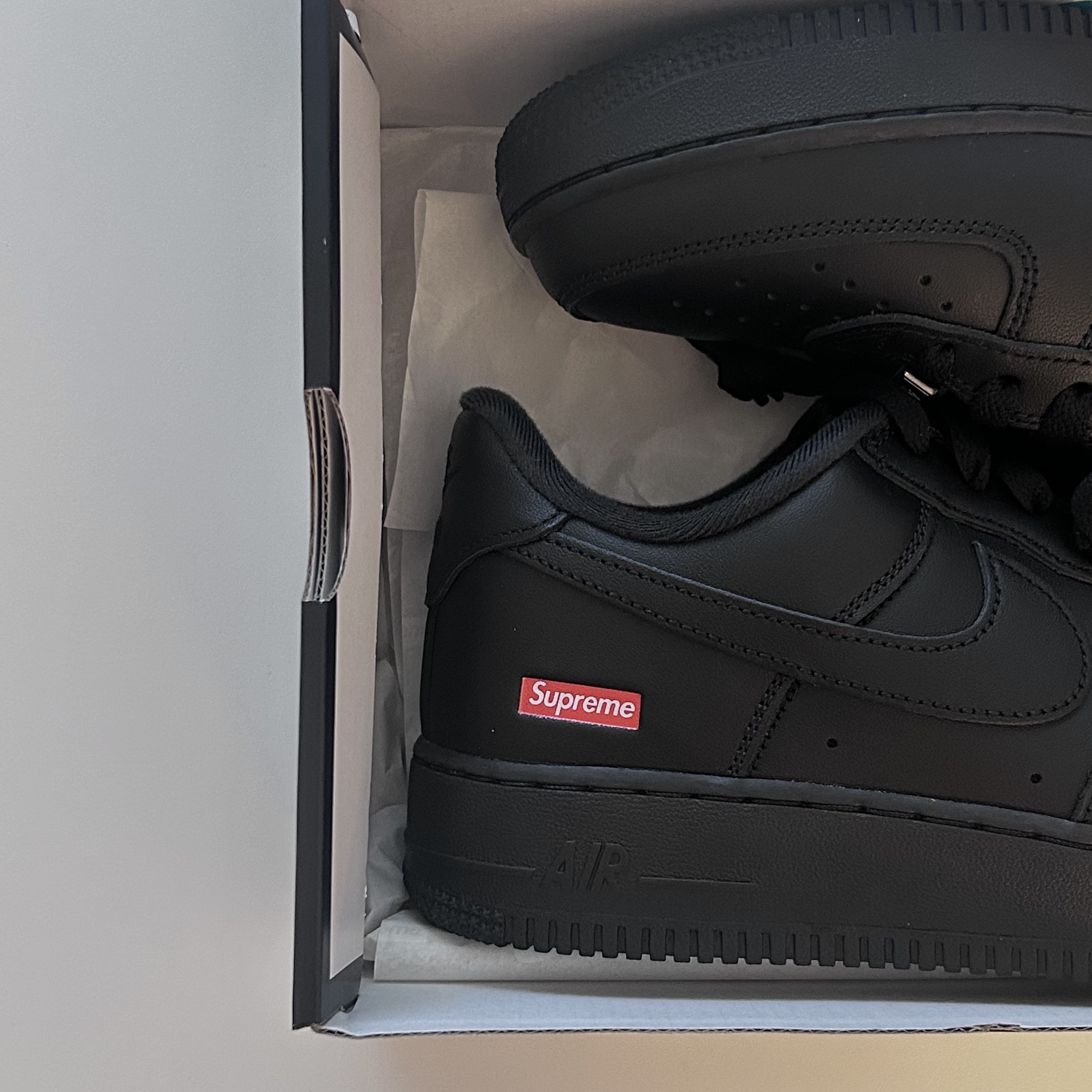 Nike x Supreme Air Force 1 Low Black 착용 스타일