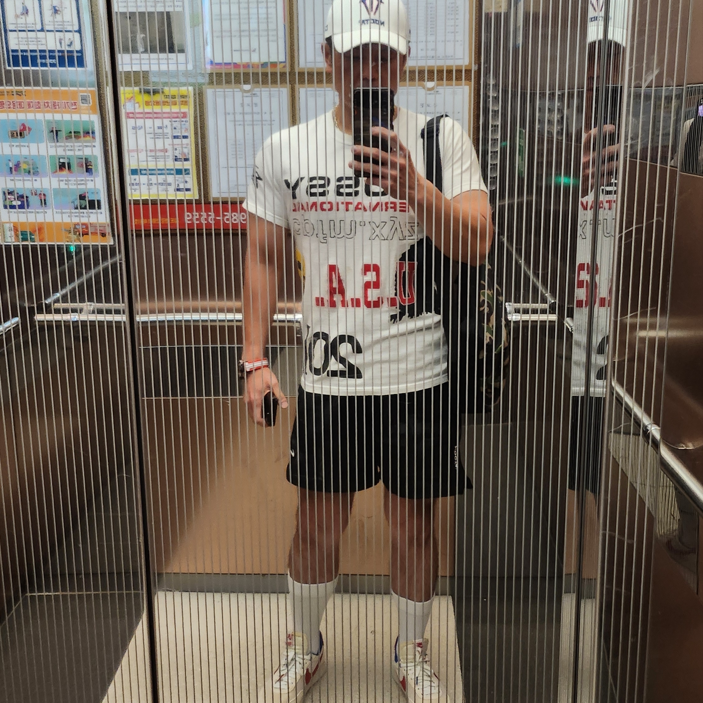 Nike x Drake Nocta NRG LU L91 Cap White, Stussy x Cactus Plant Flea Market USA 2019 T-Shirt White 착용 스타일 - 2