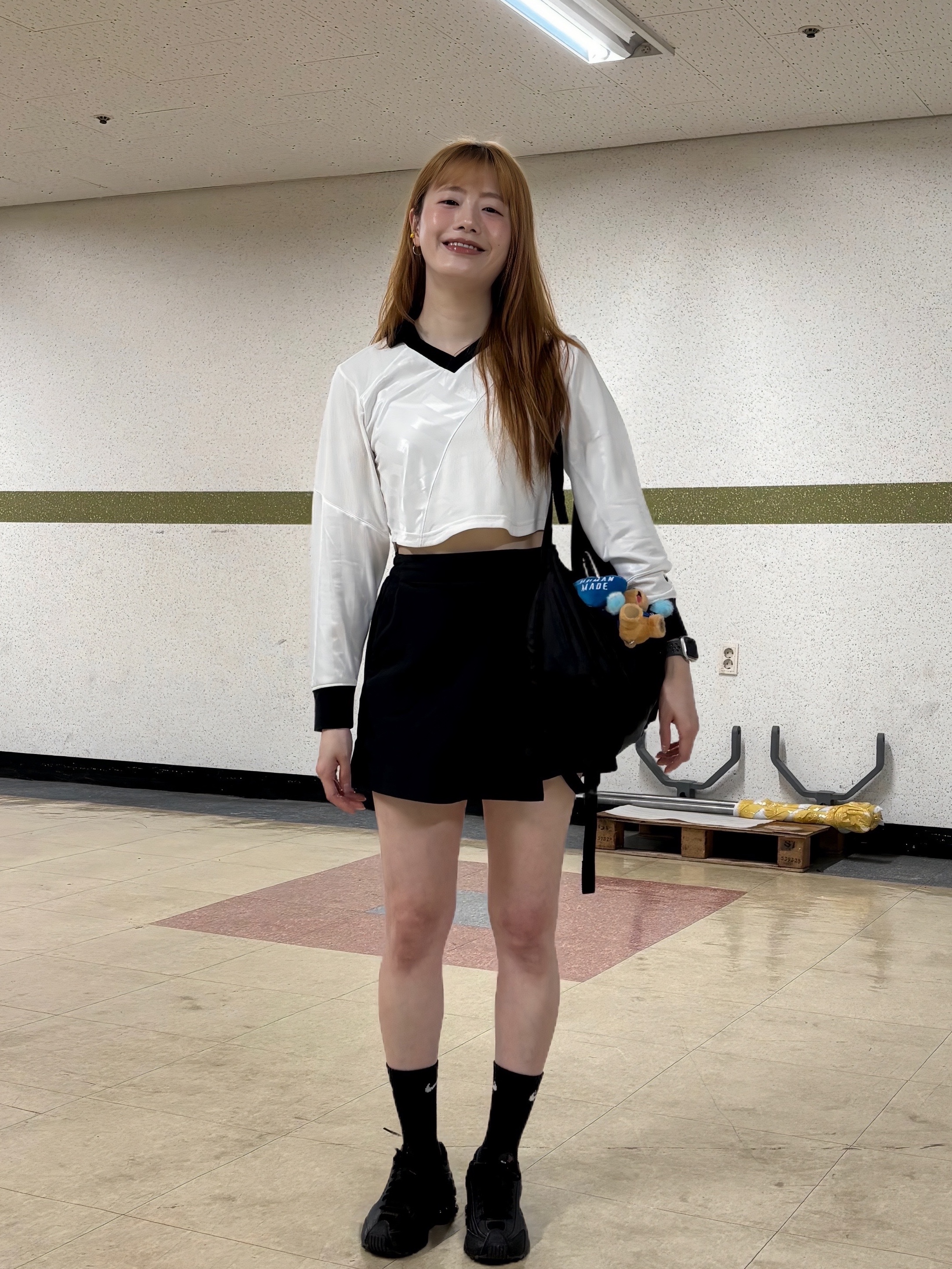 (W) Nike Shox R4 Black, Starbucks x KBO Lions Bearista Keychain 착용 스타일 - 7