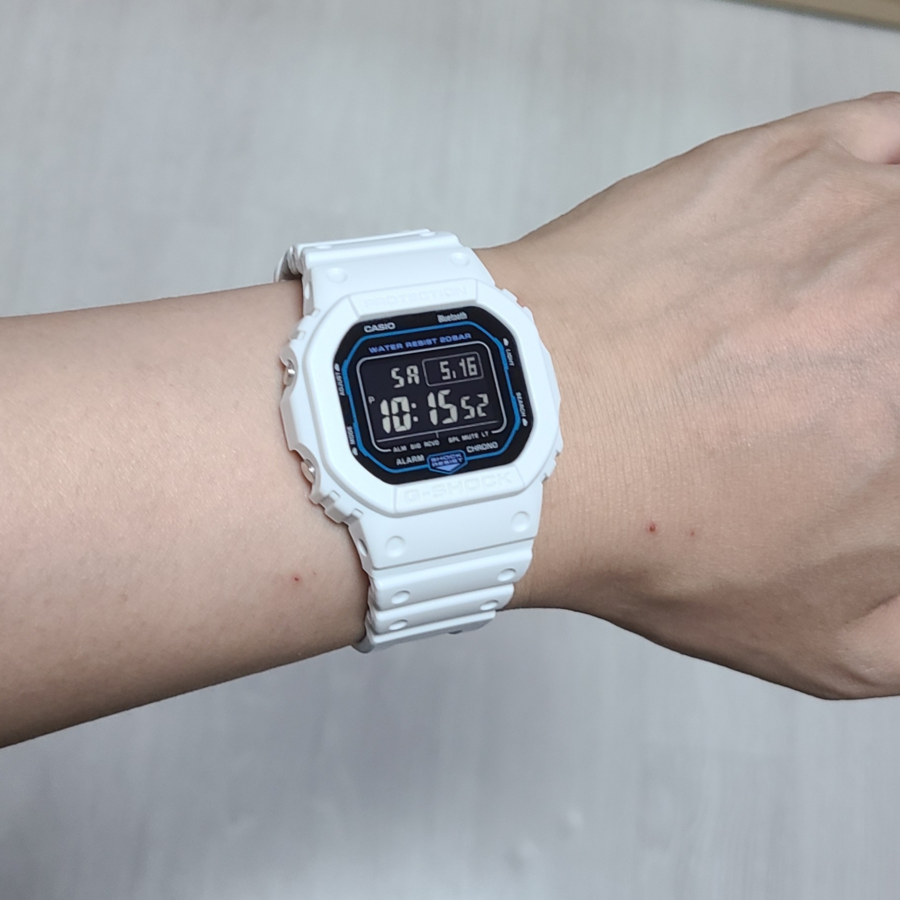 Casio G-Shock DW-B5600SF-7 착용 스타일 - 2
