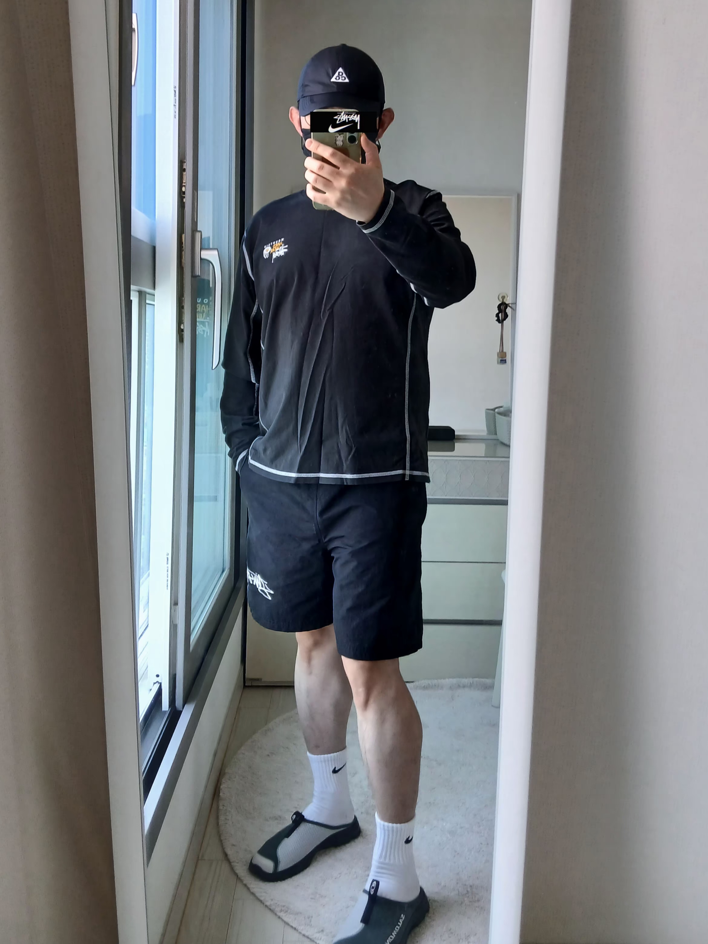 Nike ACG Trail Cap Black, Stussy x Mountain Hardwear LS T-Shirt Stealth Grey 착용 스타일 - 4