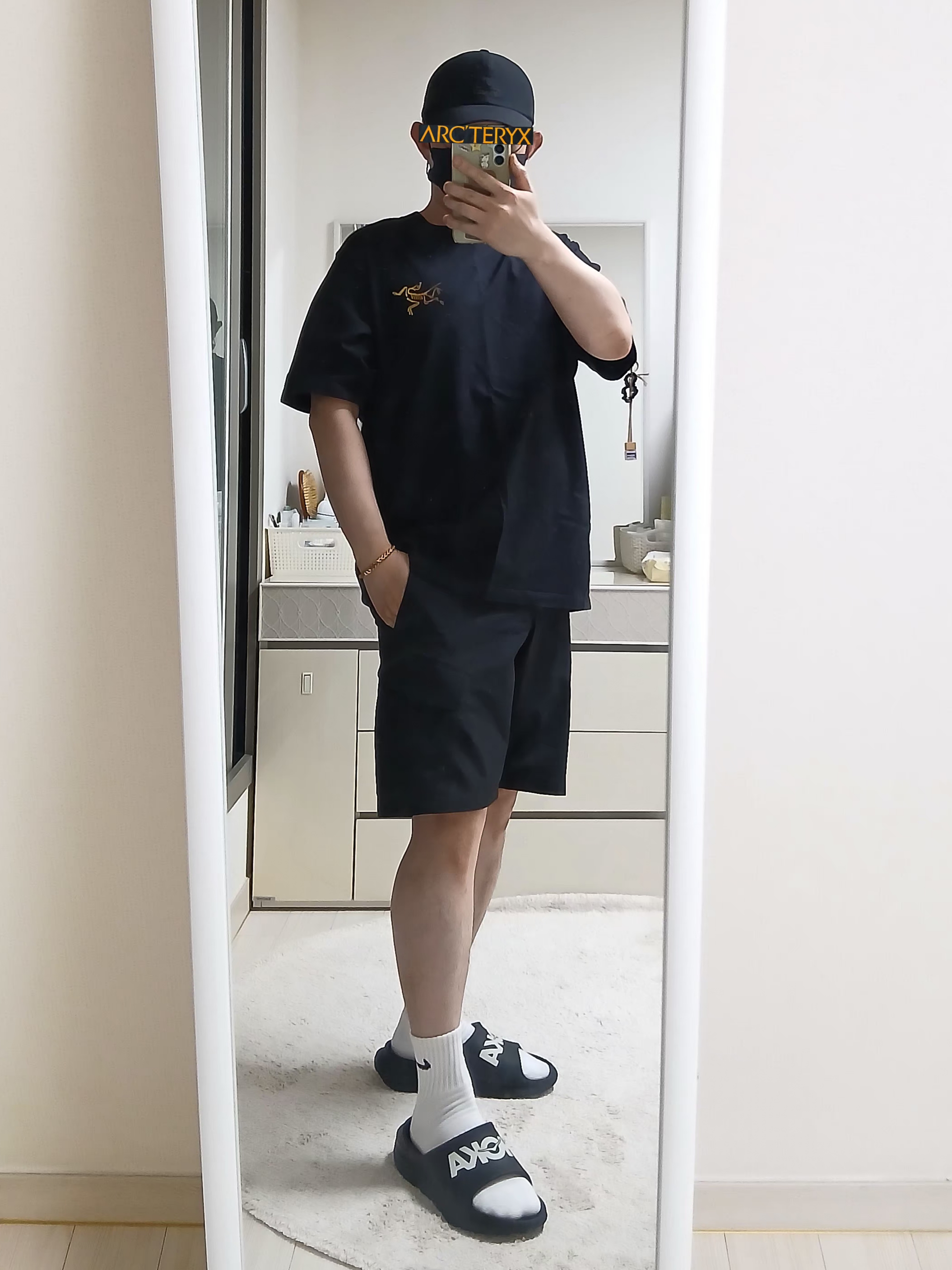 Arc'teryx Kragg Cotton Logo SS T-Shirt 24K Black, Arc'teryx Rampart Shorts 9 Inch Black 착용 스타일 - 2