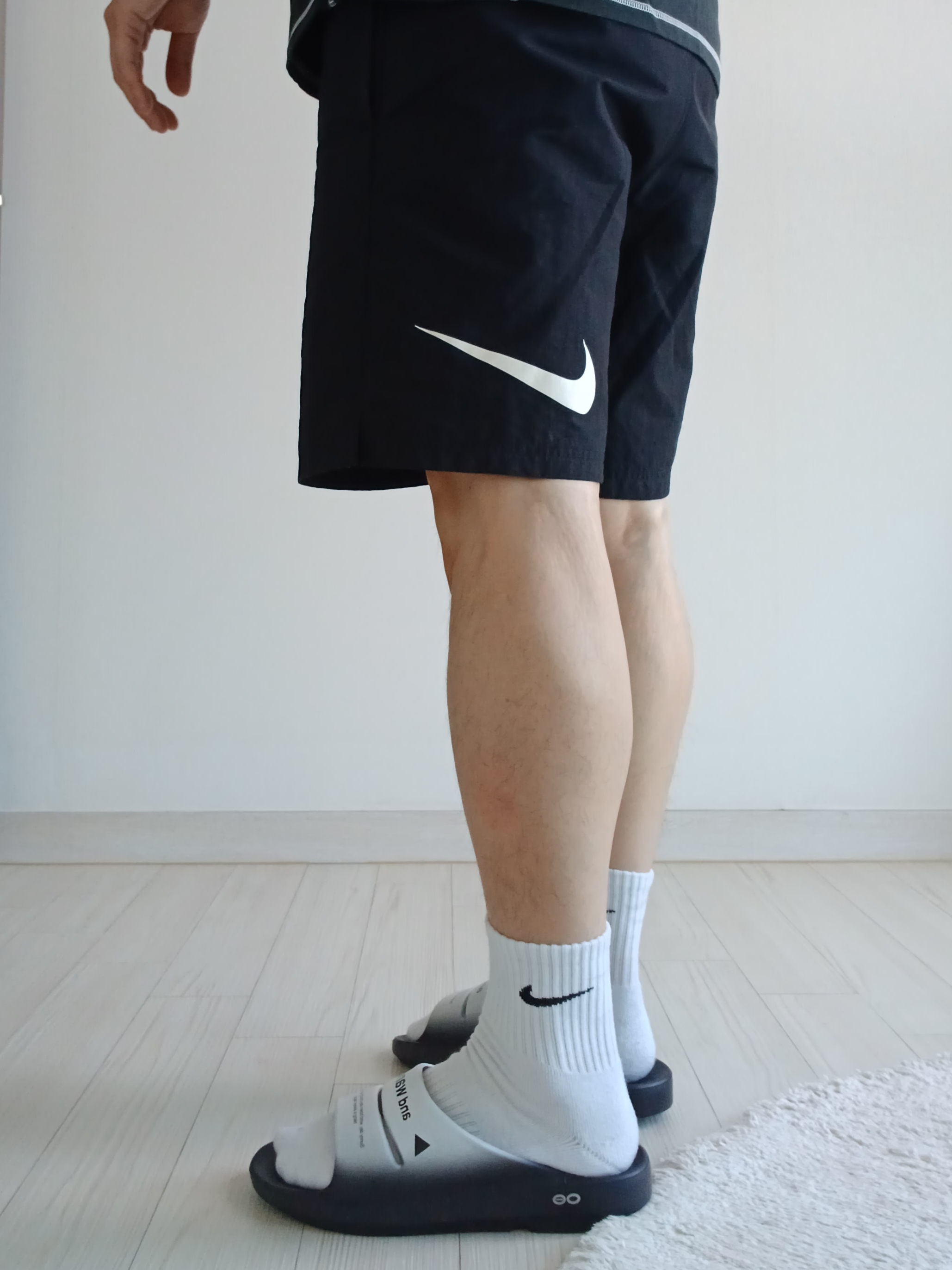 Nike x Stussy Shorts Black (FJ9167-010), Nike Everyday Cushioned Training Crew Socks White Black (6 Pack/Korean Ver.) 착용 스타일 - 4