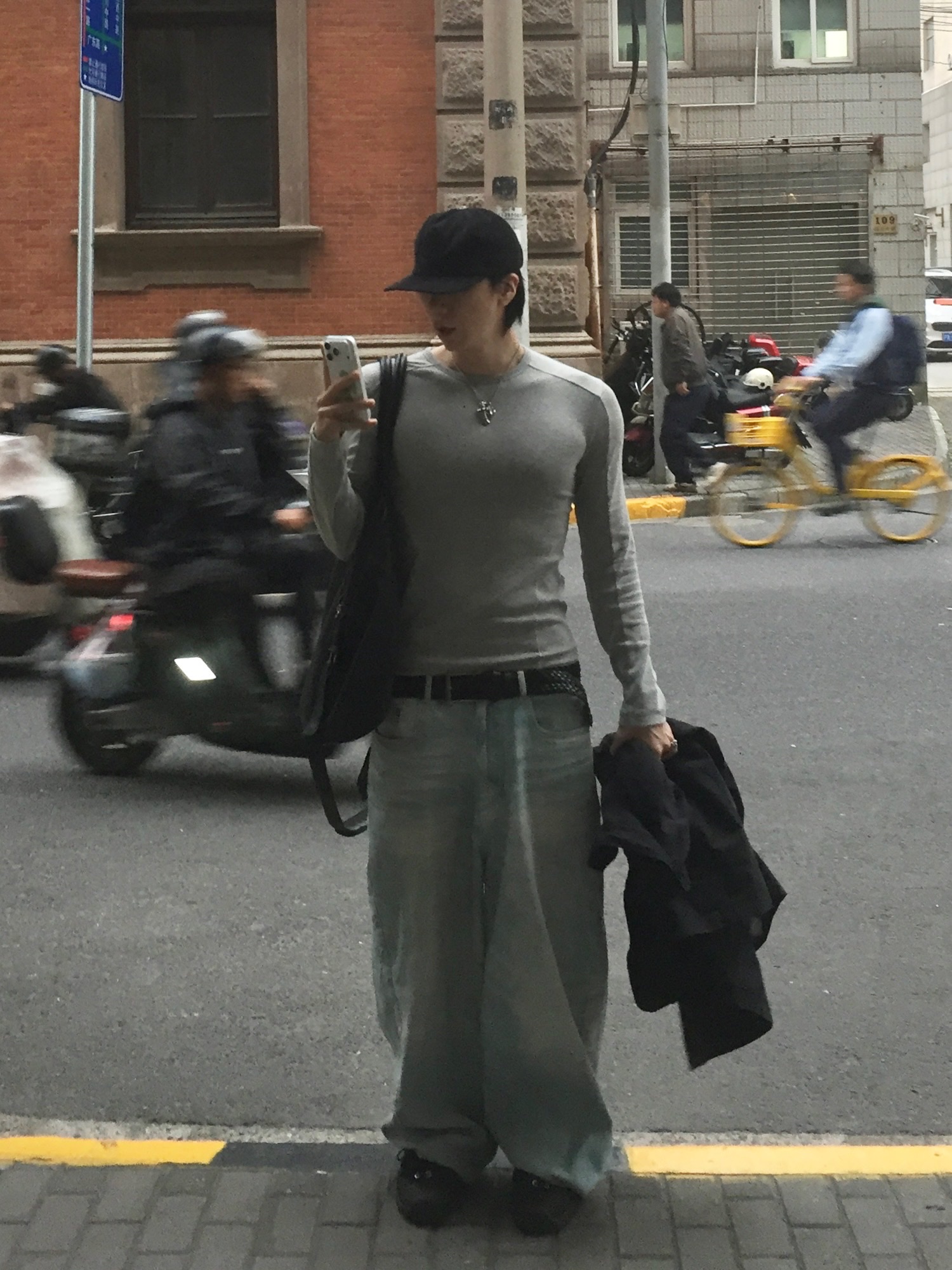 Chrome Hearts Dagger Cordoruy Cap Black Orange, Our Legacy Gabe Stealth Black Leather 착용 스타일 - 3