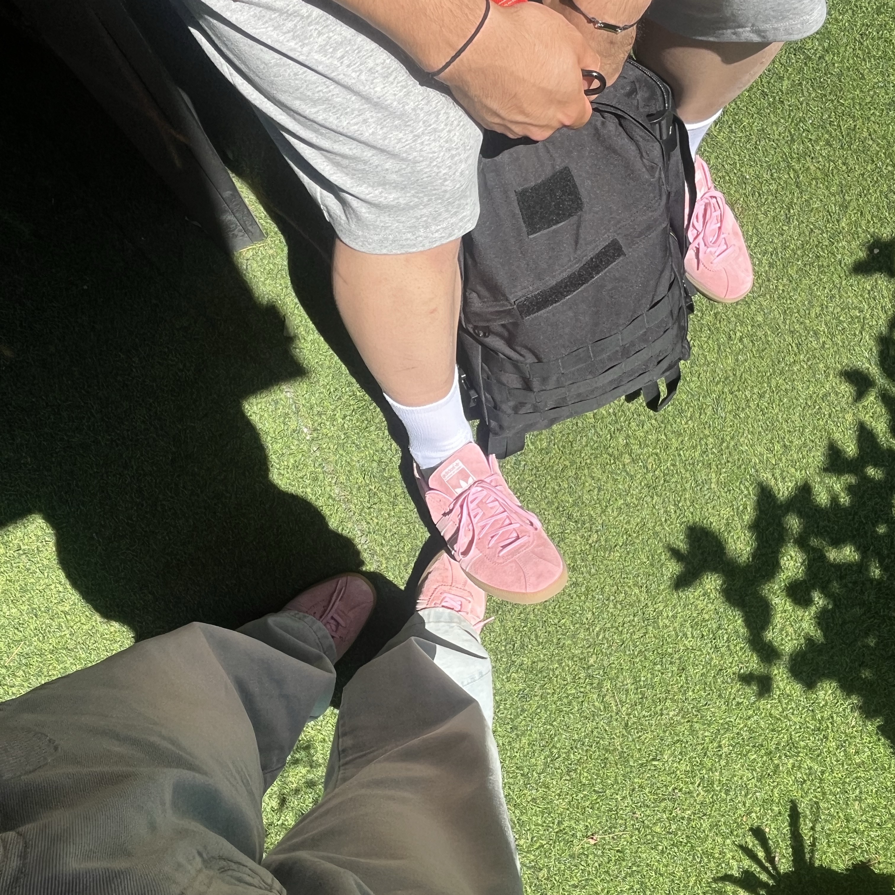 Adidas Bermuda Glow Pink 착용 스타일