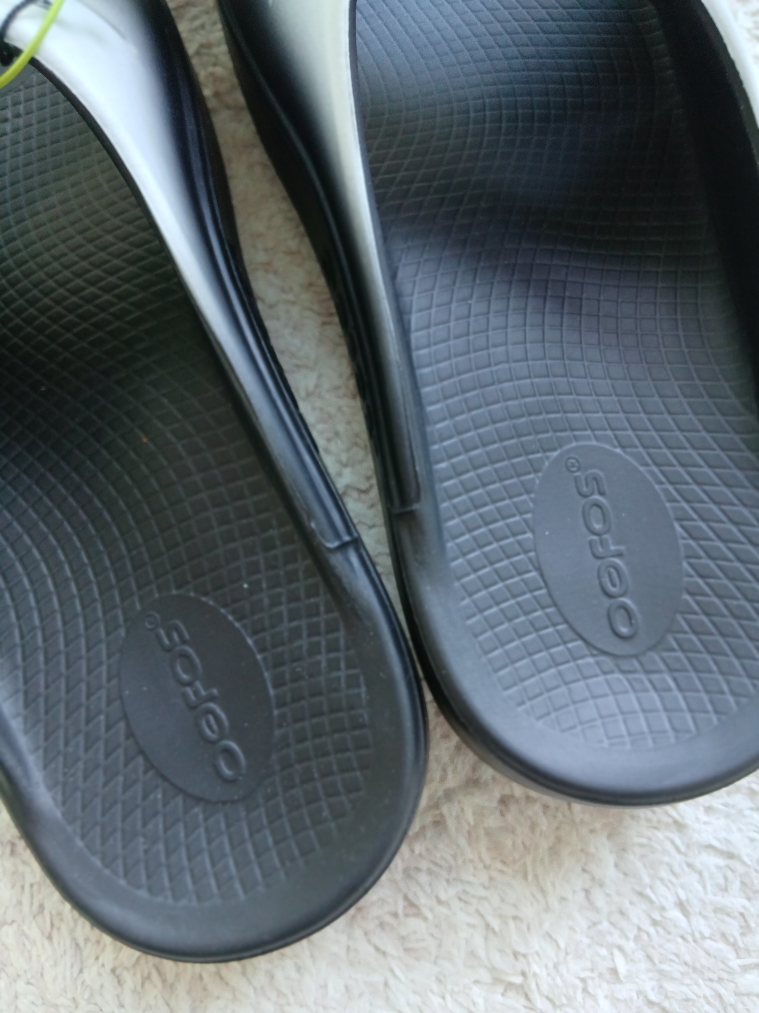 Oofos x And Wander Ooahh Slide 착용 스타일 - 8