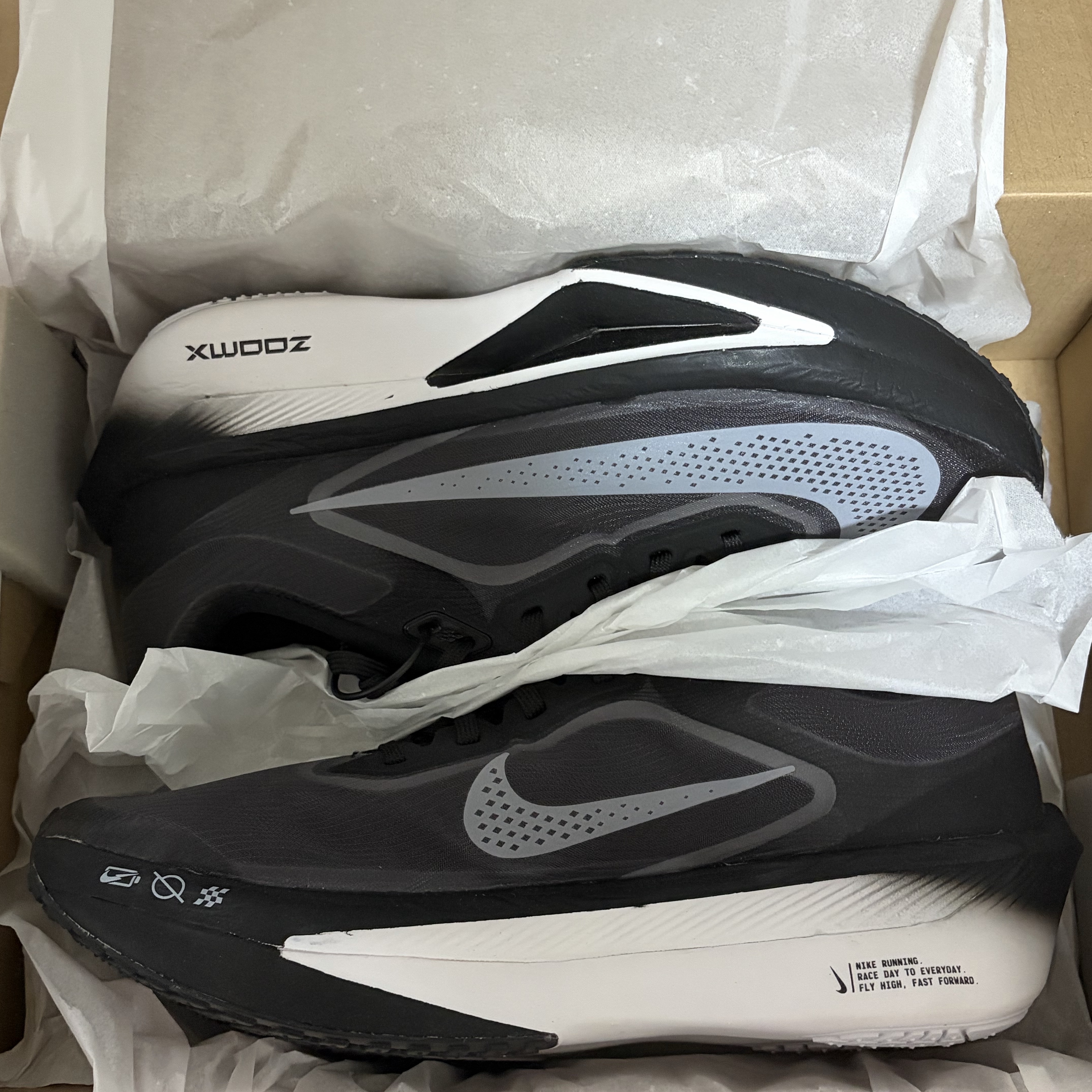 Nike Zoom Fly 6 Black Light Smoke Grey 착용 스타일