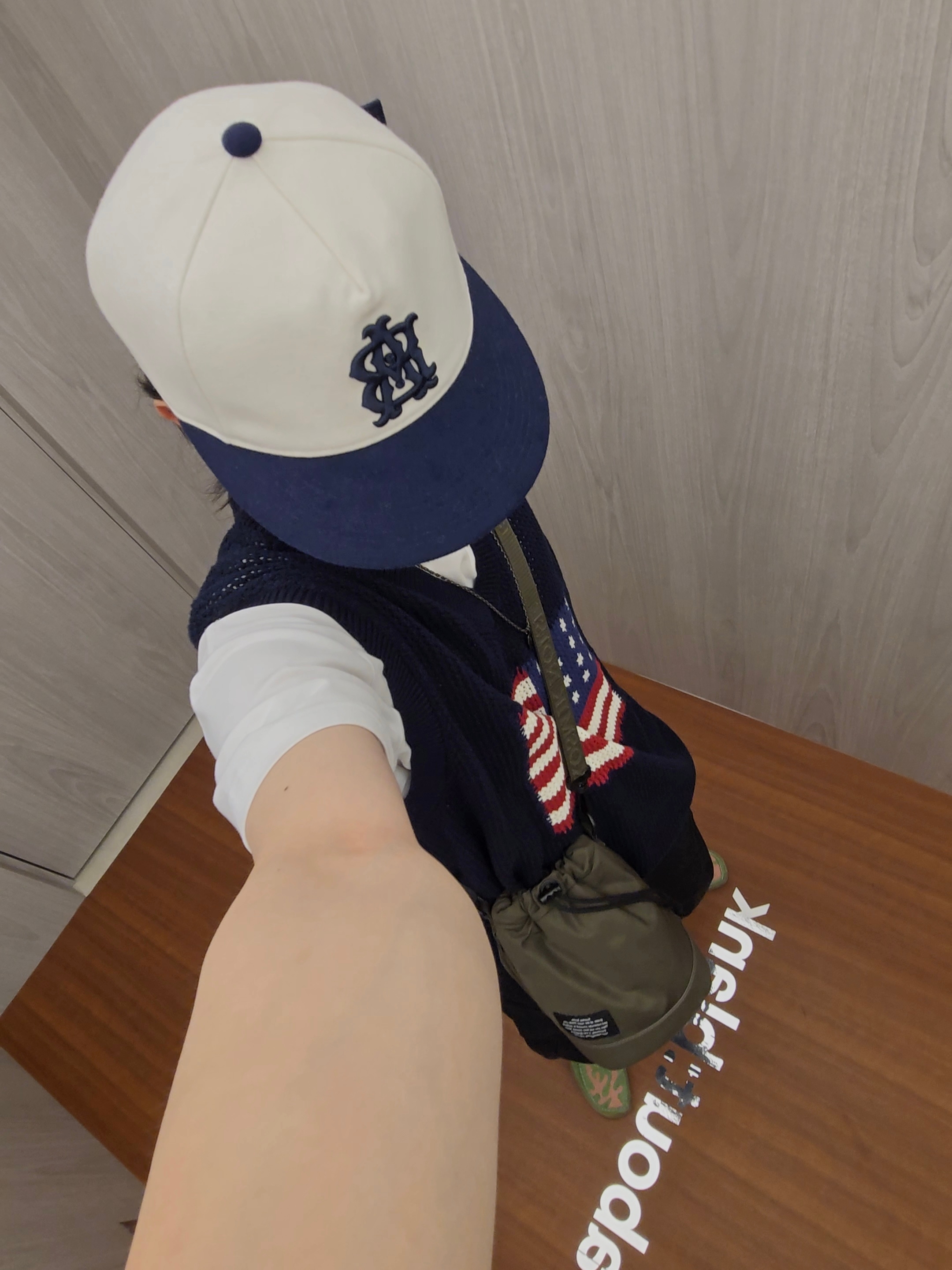 [KREAM 단독] About:Blank Raw Hem Check Shirt Gold - 26FW, [KREAM 단독] About:Blank Box Cap Navy Yellow - 26SS 착용 스타일 - 5