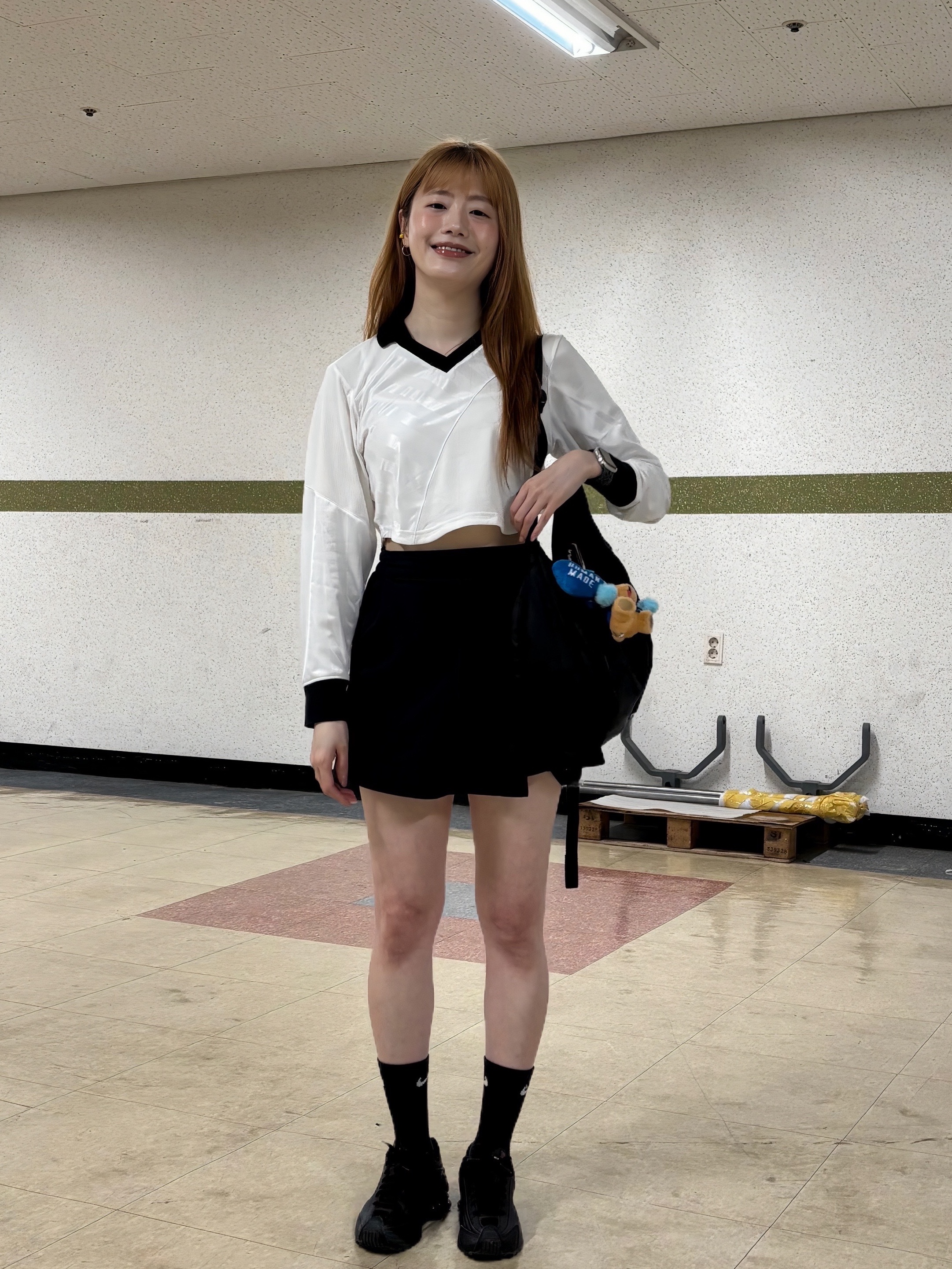 (W) Nike Shox R4 Black, Starbucks x KBO Lions Bearista Keychain 착용 스타일 - 8