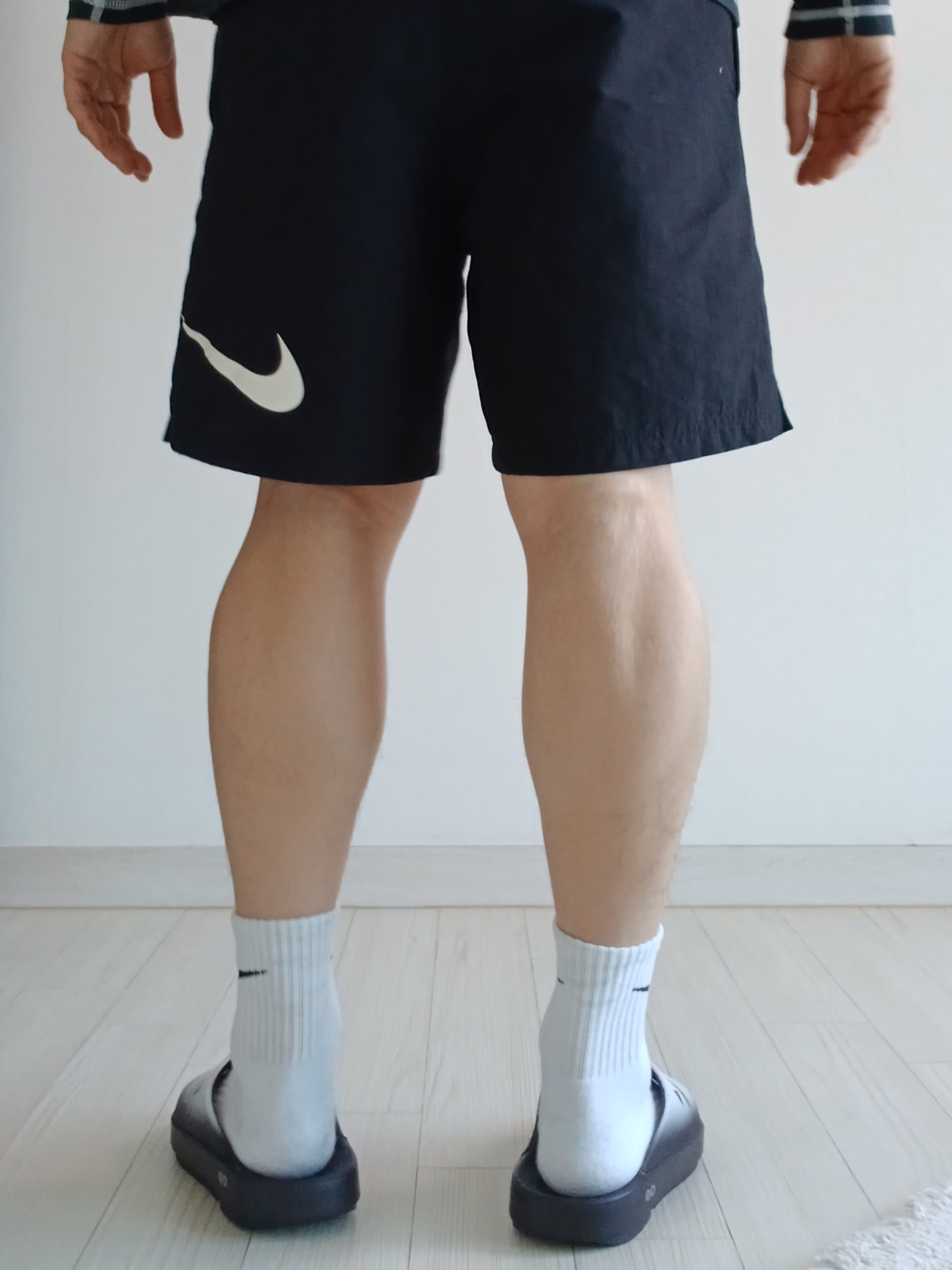 Nike x Stussy Shorts Black (FJ9167-010), Nike Everyday Cushioned Training Crew Socks White Black (6 Pack/Korean Ver.) 착용 스타일 - 7