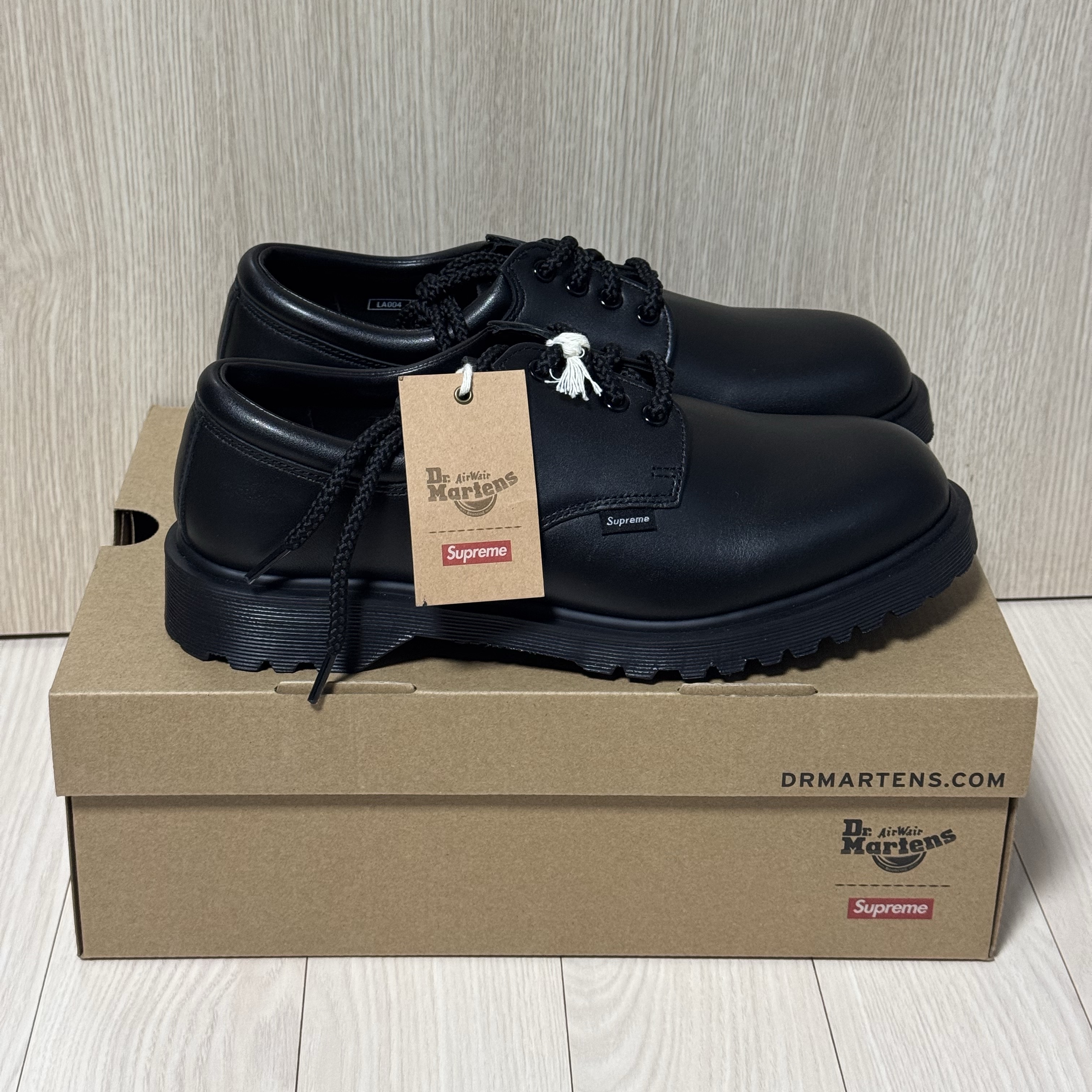 Dr. Martens x Supreme Postal Supreme 4-Eye Shoe Black - 26SS 착용 스타일