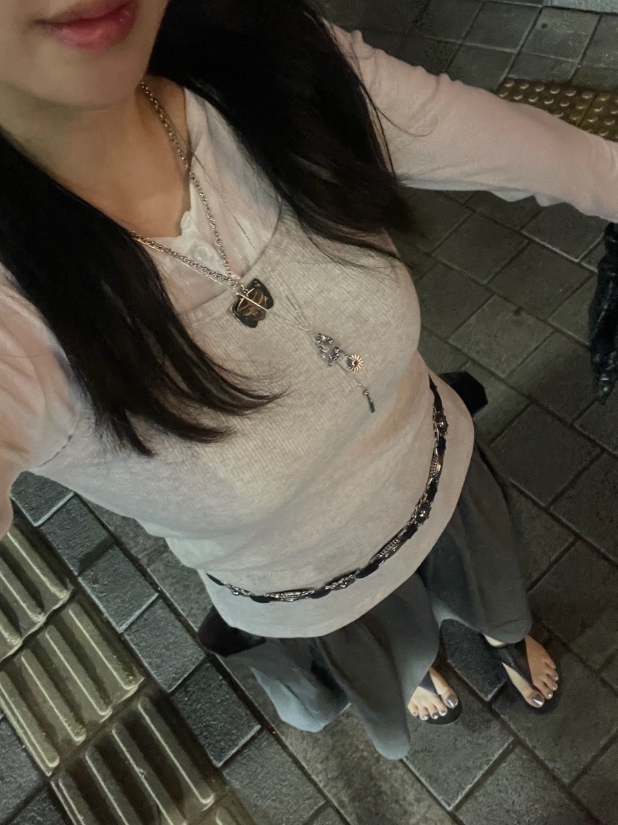 (W) Hysteric Glamour On Skull Pick Necklace Silver 착용 스타일 - 3