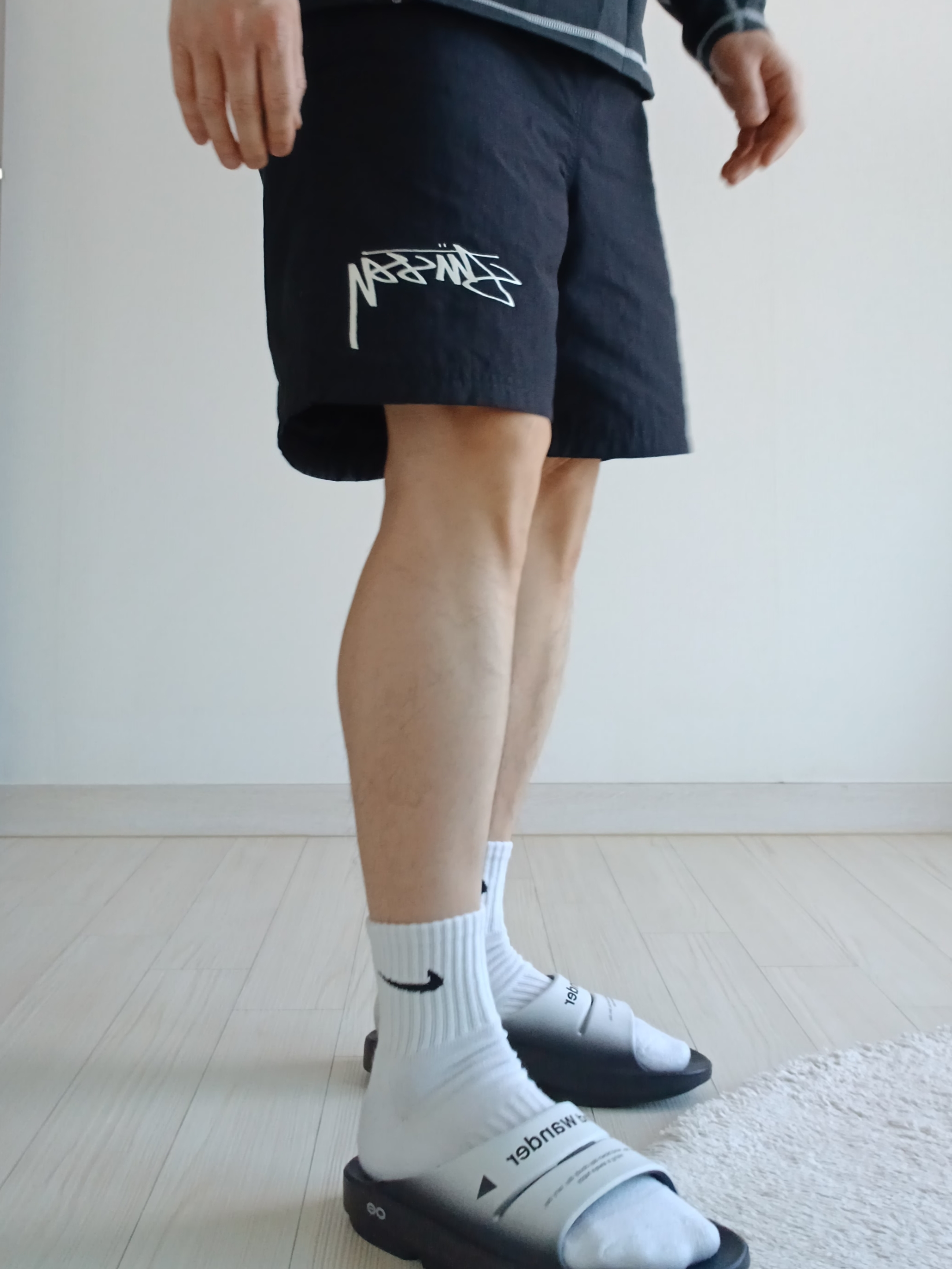 Nike x Stussy Shorts Black (FJ9167-010), Nike Everyday Cushioned Training Crew Socks White Black (6 Pack/Korean Ver.) 착용 스타일 - 6