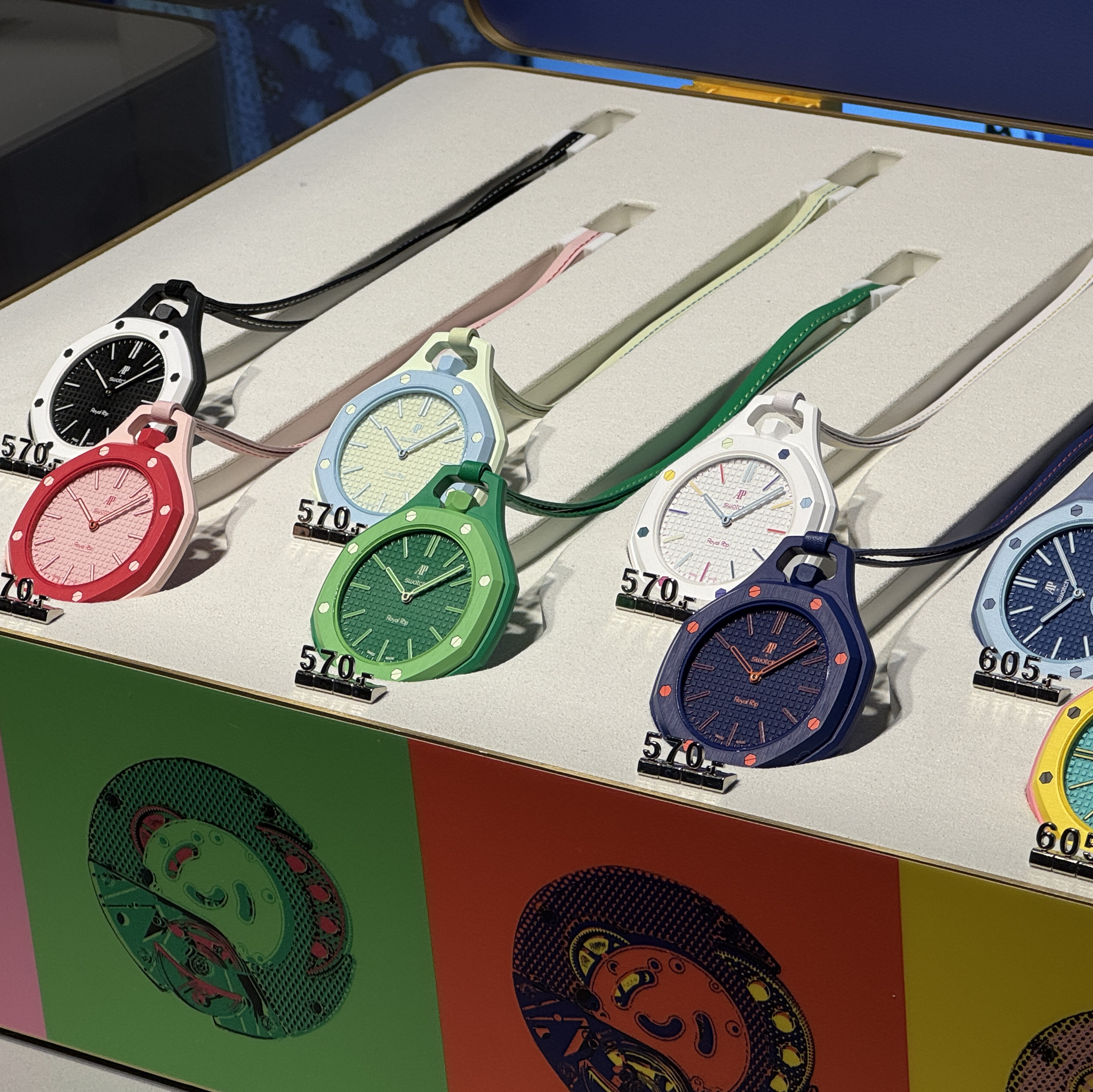 Swatch x Audemars Piguet Bioceramic Royal Pop Otto Rosso 착용 스타일