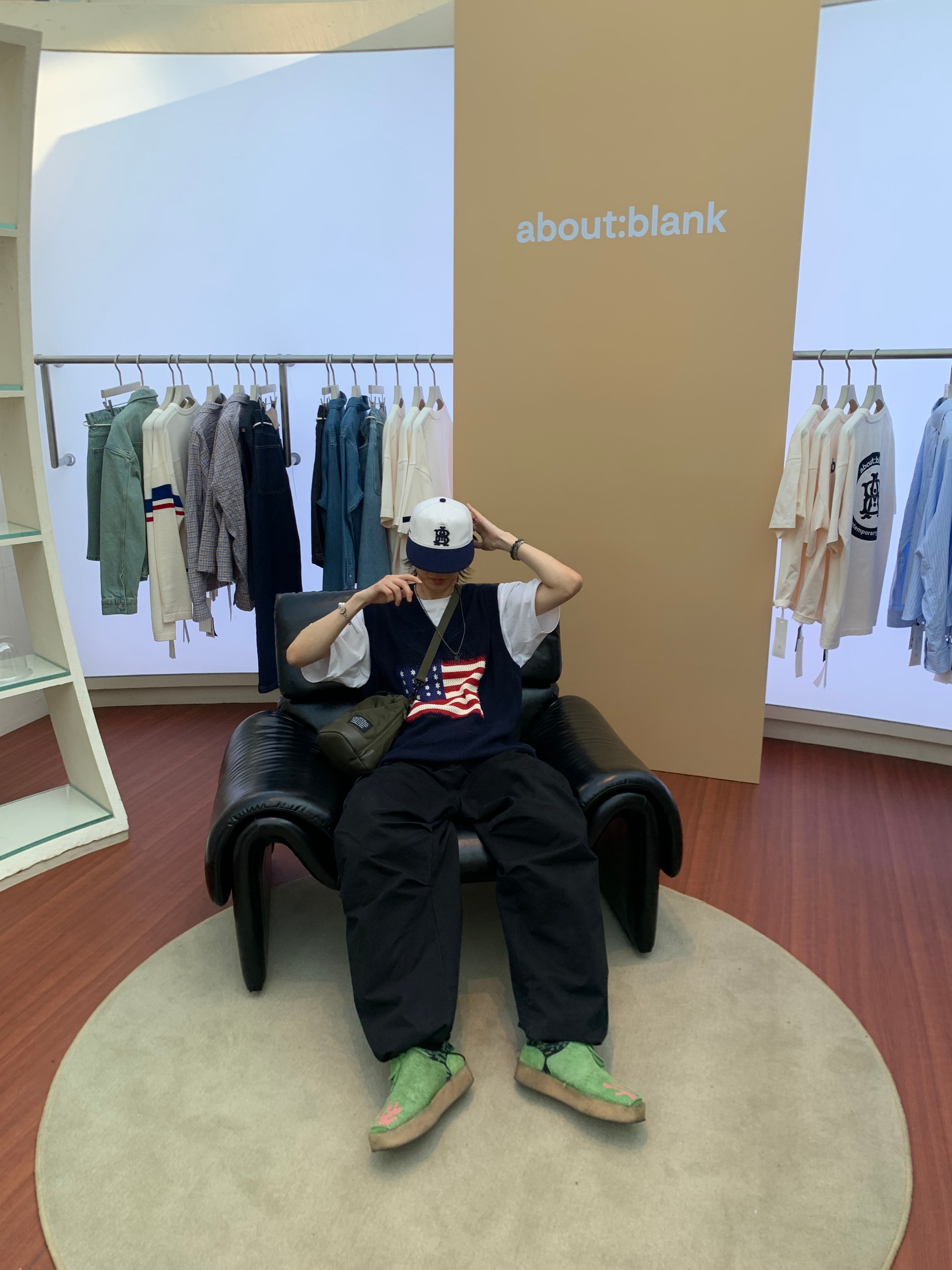 [KREAM 단독] About:Blank Raw Hem Check Shirt Gold - 26FW, [KREAM 단독] About:Blank Box Cap Navy Yellow - 26SS 착용 스타일 - 6