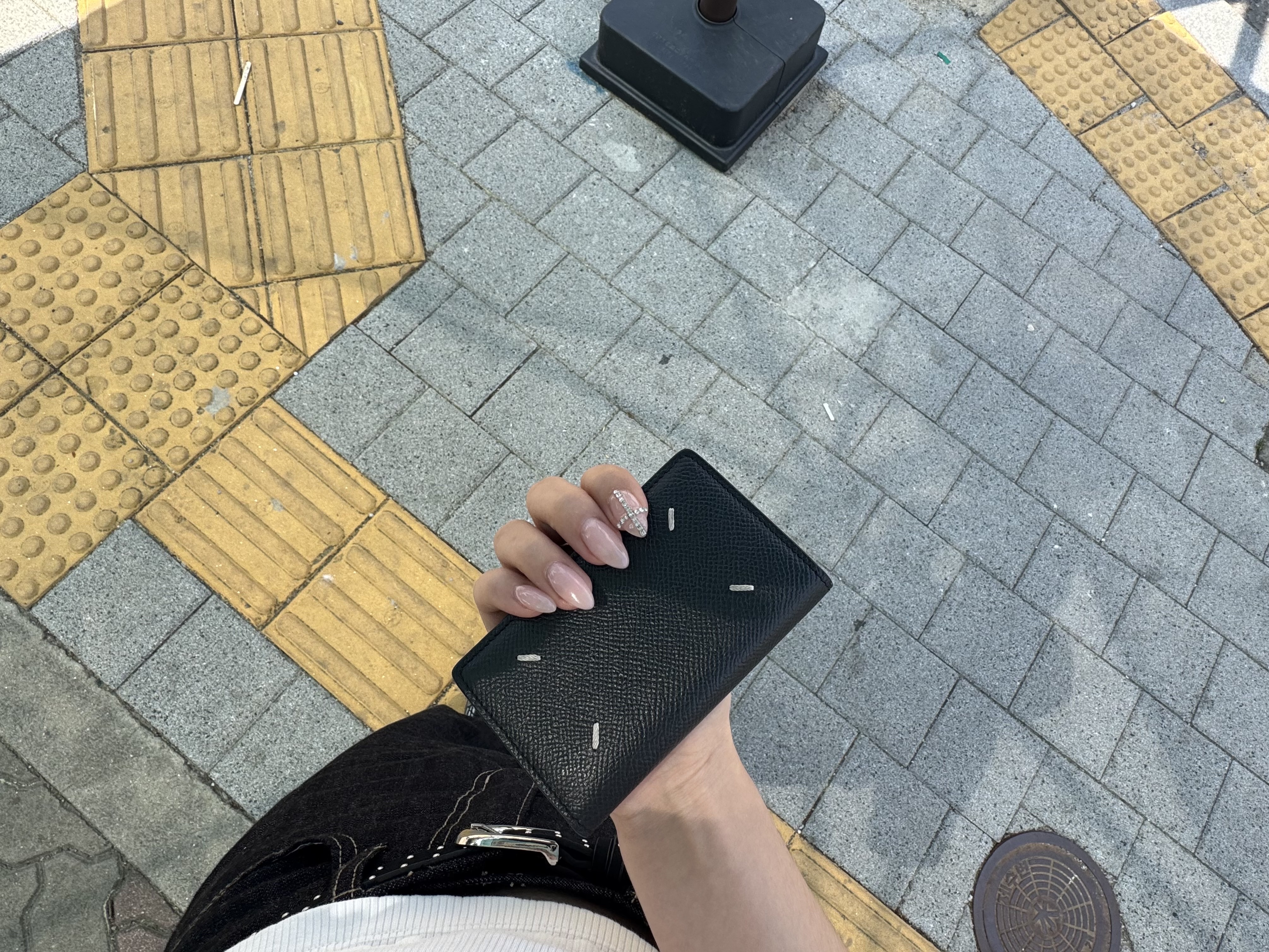 Maison Margiela Leather Business Card Holder Black 착용 스타일