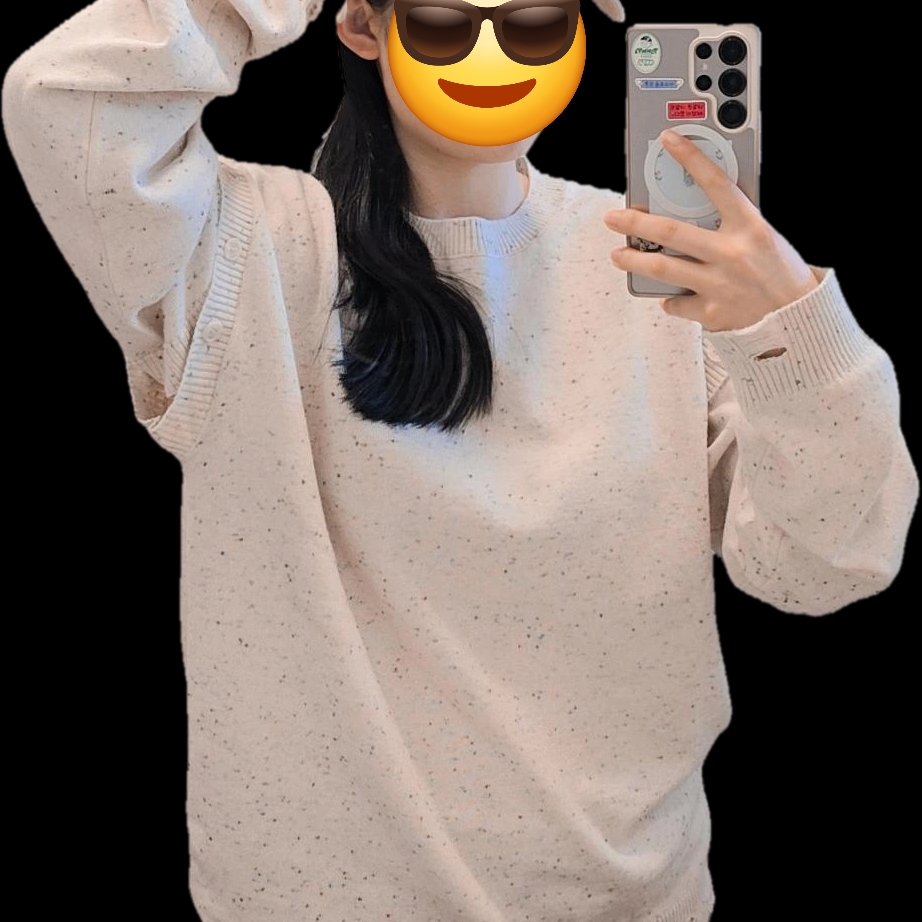 MILLO WOMEN Button Damage Knit Top Ecru 착용 스타일 - 4